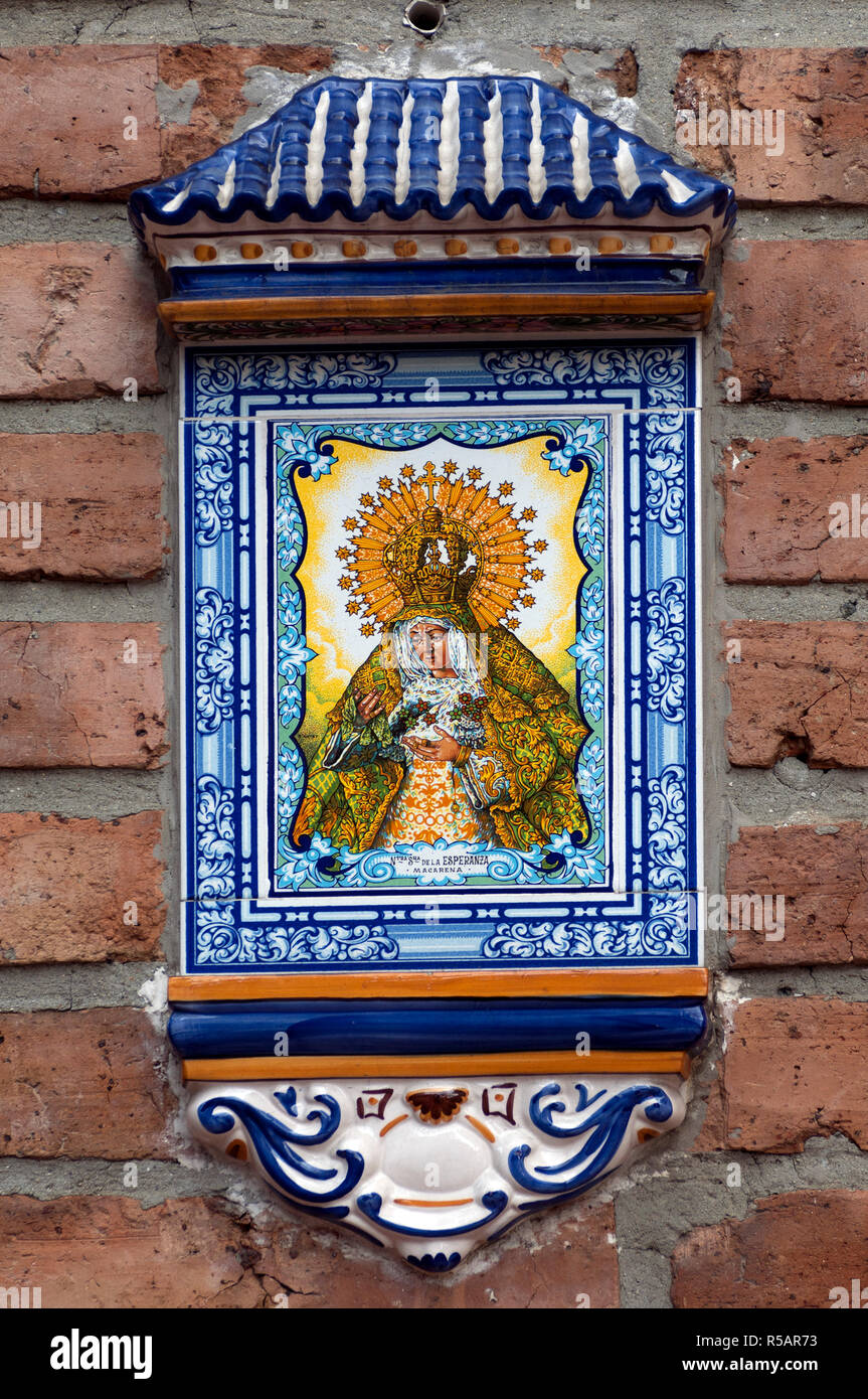 Medellin, Kolumbien, La Macarena Stadion, Keramik Plaque von La Macarena der Schutzpatron der Matadore Stockfoto