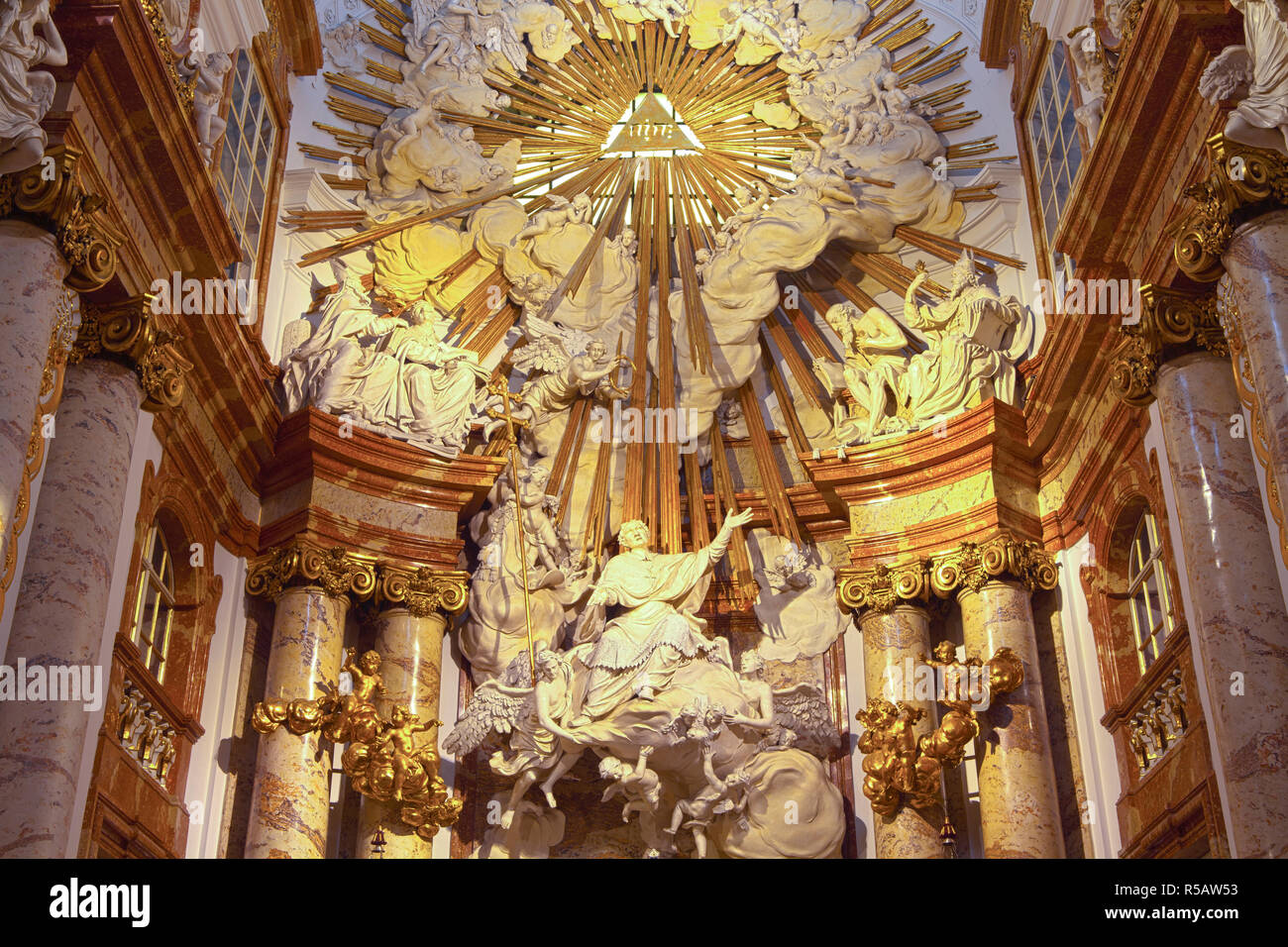 Die neu renovierten Innenraum von Karls Kirche, Wien, Österreich Stockfoto