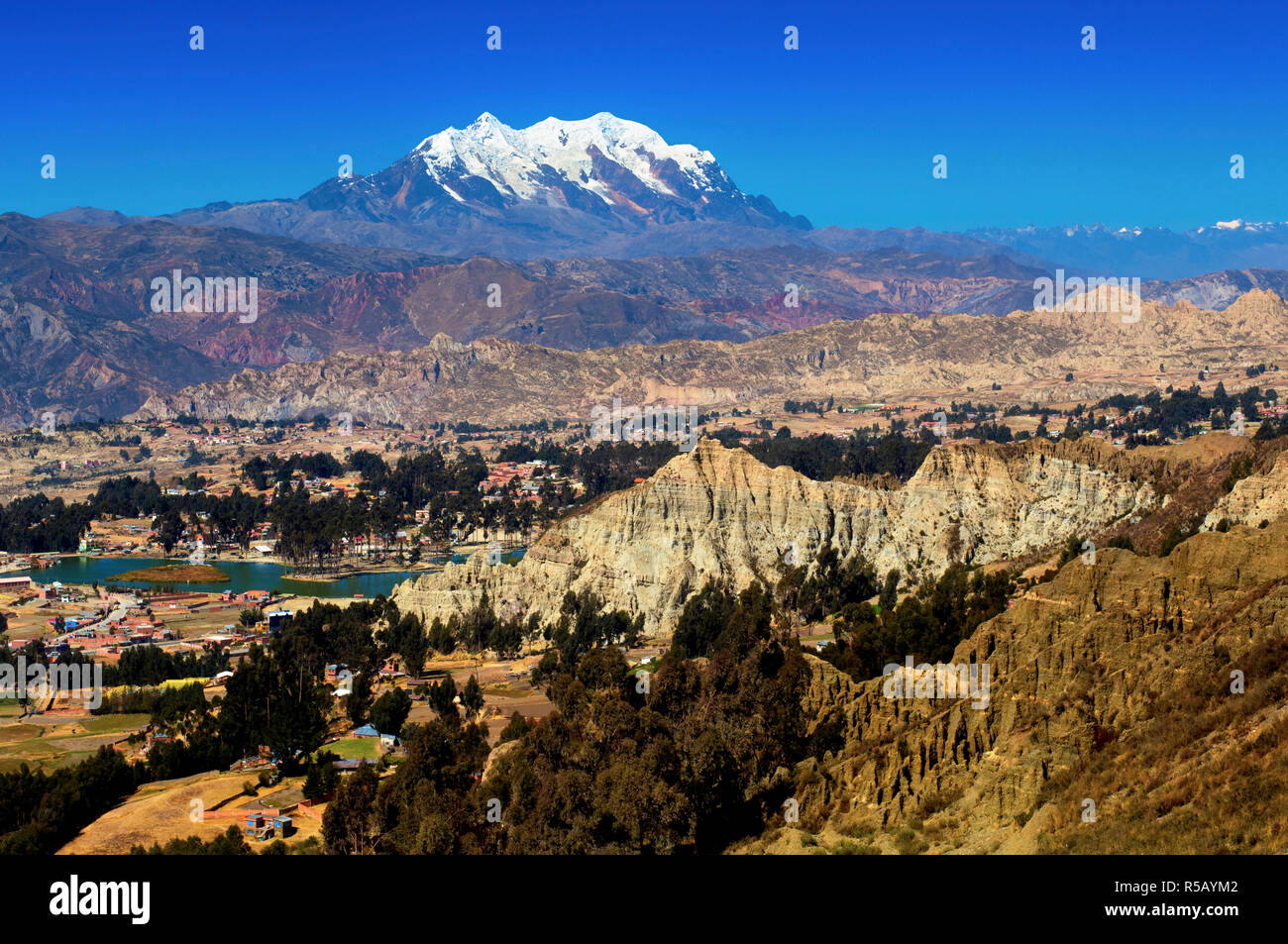 Berg Illimani, Tal des Mondes, Sandstein Felsformationen, La Paz gesehen von El Alto, Bolivien Stockfoto