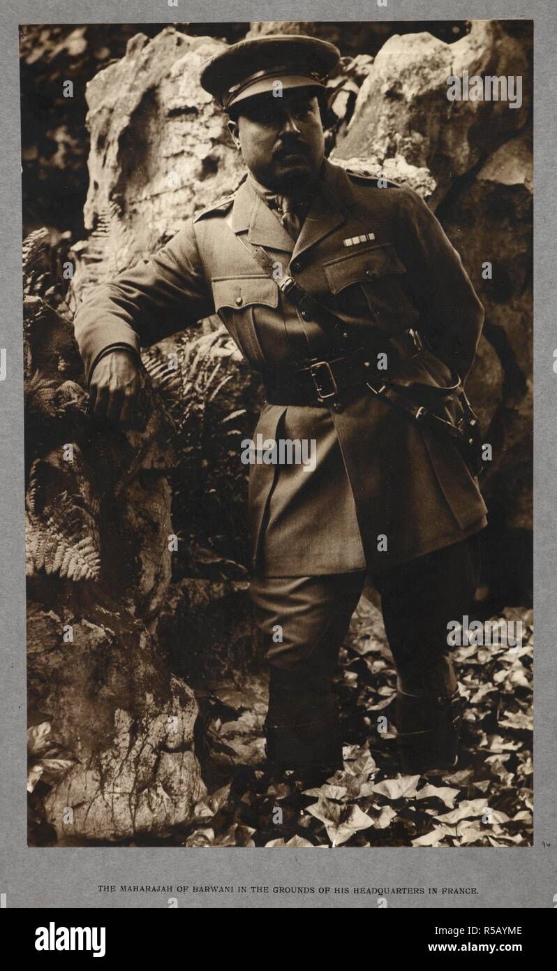 Der Maharadscha von barwani auf dem Gelände von seinem Hauptquartier in Frankreich. 1915. "Indien Büro offiziellen Aufzeichnungen des Großen Krieges". 22-Apr-21. Die Fotos erscheinen in einer Vielzahl von Größen, Formen und Farben, einschliesslich Schattierungen von Blau, Grün und Braun. Sie Erfassen von Szenen des militärischen Lebens, die von der Indischen und die britische Armee in Frankreich während des Ersten Weltkrieges erlebt. Quelle: Foto 21 / (94). Autor: Dhaka, H. D. Stockfoto