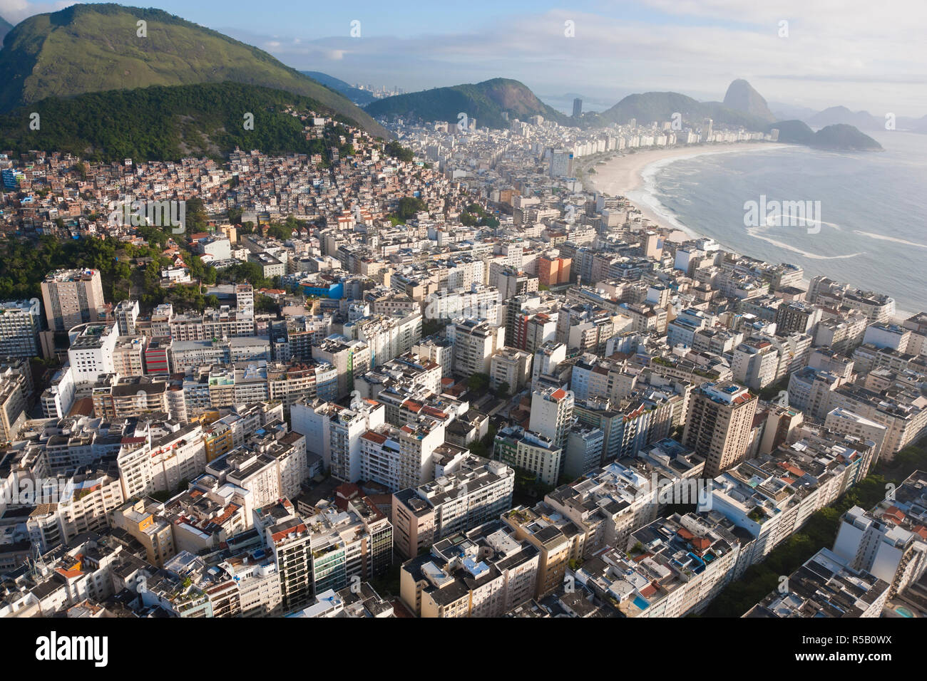 Ipanema & Blick auf Copacabana, Rio de Janeiro, Brasilien. Stockfoto