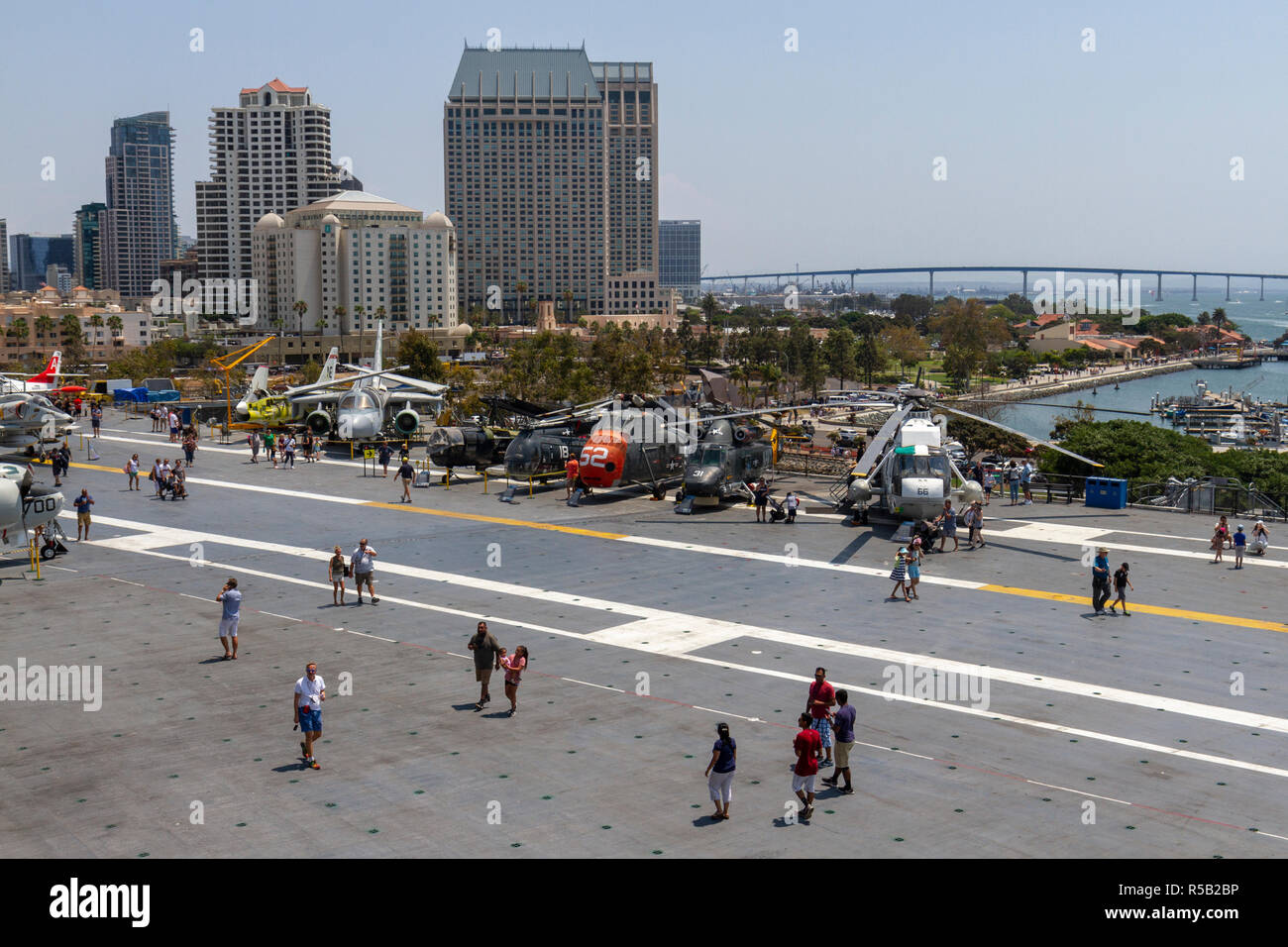 Allgemeine Ansicht od-Flugzeuge, die auf dem Flugdeck der USS Midway Museum, San Diego, California, United States. Stockfoto