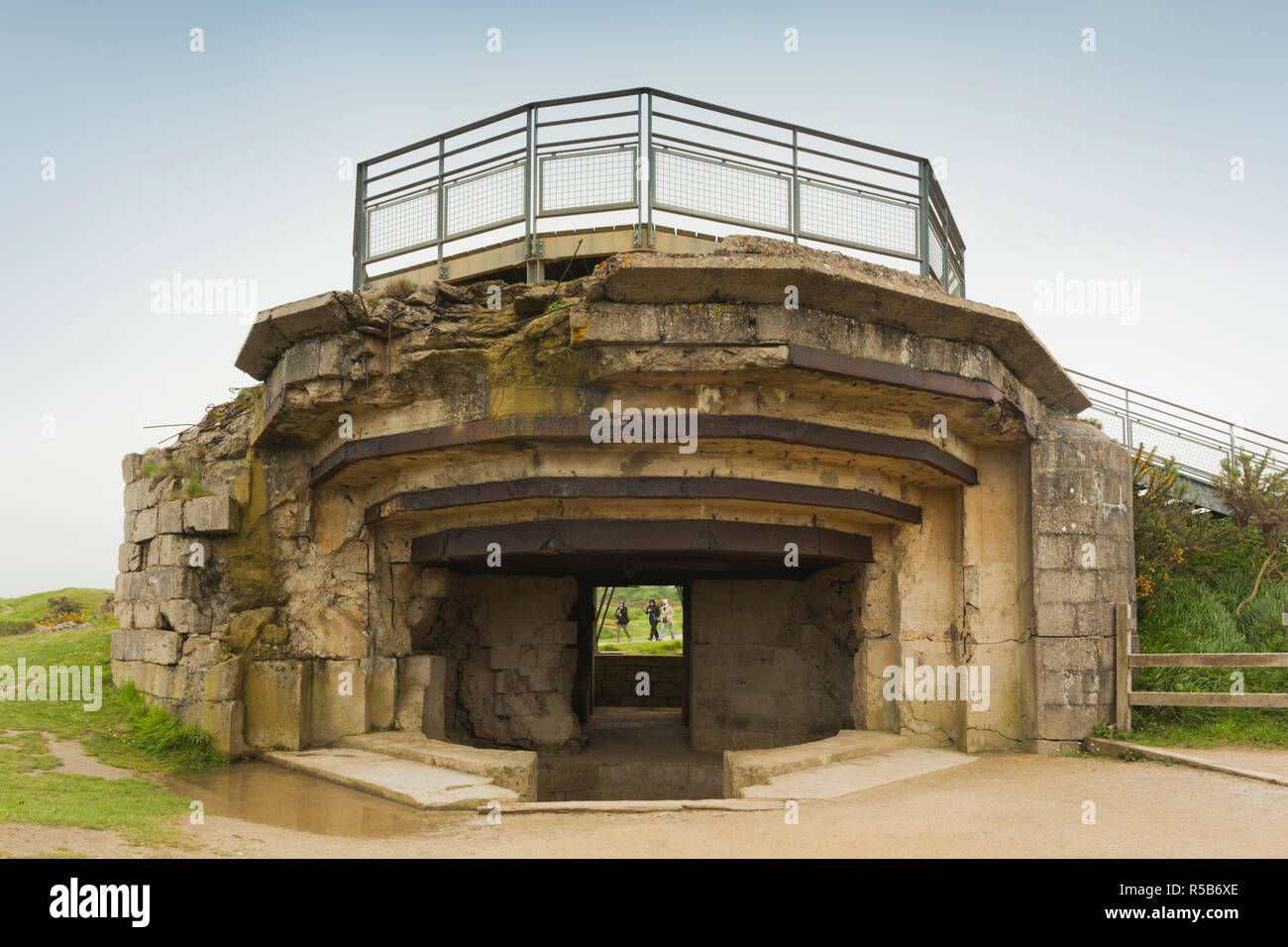 Frankreich, Normandie, Calvados Abteilung, d-Day Strände Gegend, St-Pierre du Mont, Pointe du Hoc U.S. Ranger Memorial, Ruinen der deutschen Bunker WW2-Ära Stockfoto