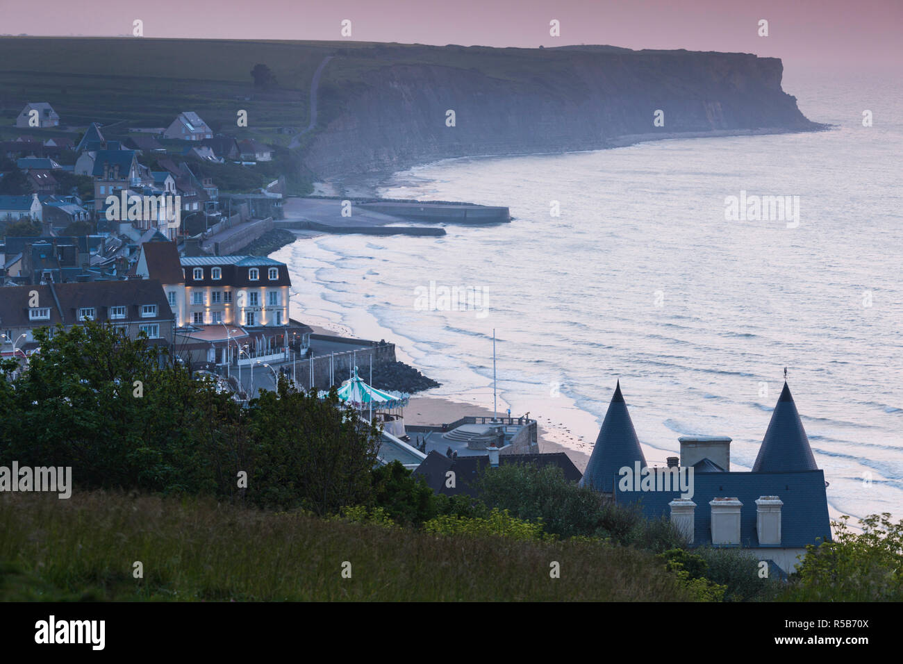 Frankreich, Normandie, Calvados Abteilung, d-Day Strände Gegend, Arromanches-Les-Bains, erhöhten Blick auf die Stadt Stockfoto