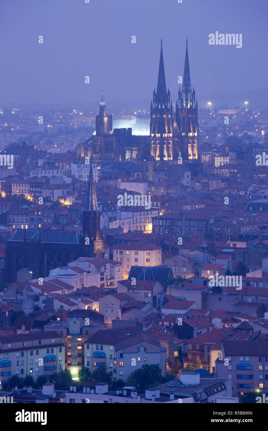 Frankreich, Puy-de-Dome Abteilung, Region Auvergne, Clermont-Ferrand, Stadt Übersicht mit Cathedrale-Notre-Dame vom Parc de Monjuzet Stockfoto