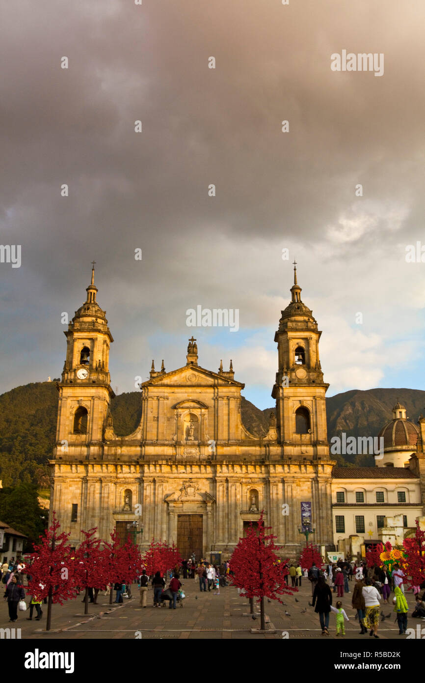 Kolumbien, Bogota, die Plaza de Bolivar, neoklassische Kathedrale Primada de Kolumbien an Weihnachten Stockfoto
