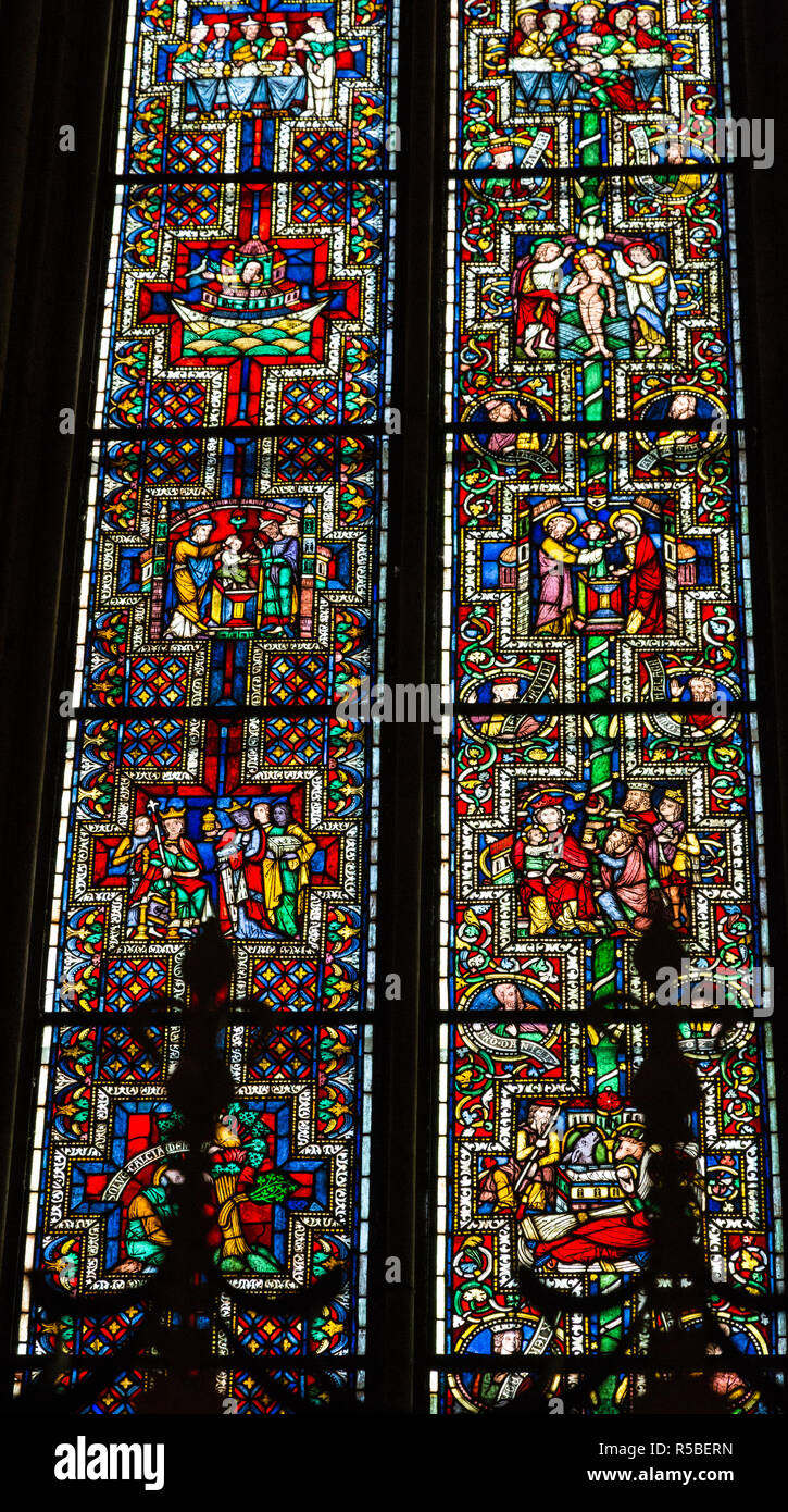 Köln, Deutschland. Glasfenster in der Kathedrale von Köln. Stockfoto