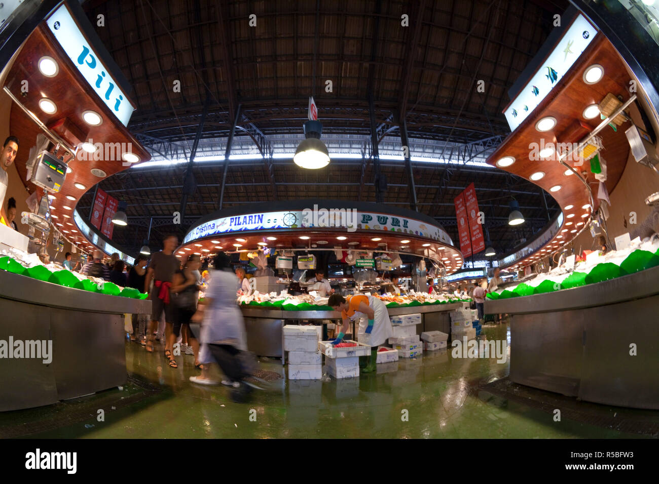 Fisch Zähler in der Markt La Boqueria, Barcelona, Spanien Stockfoto