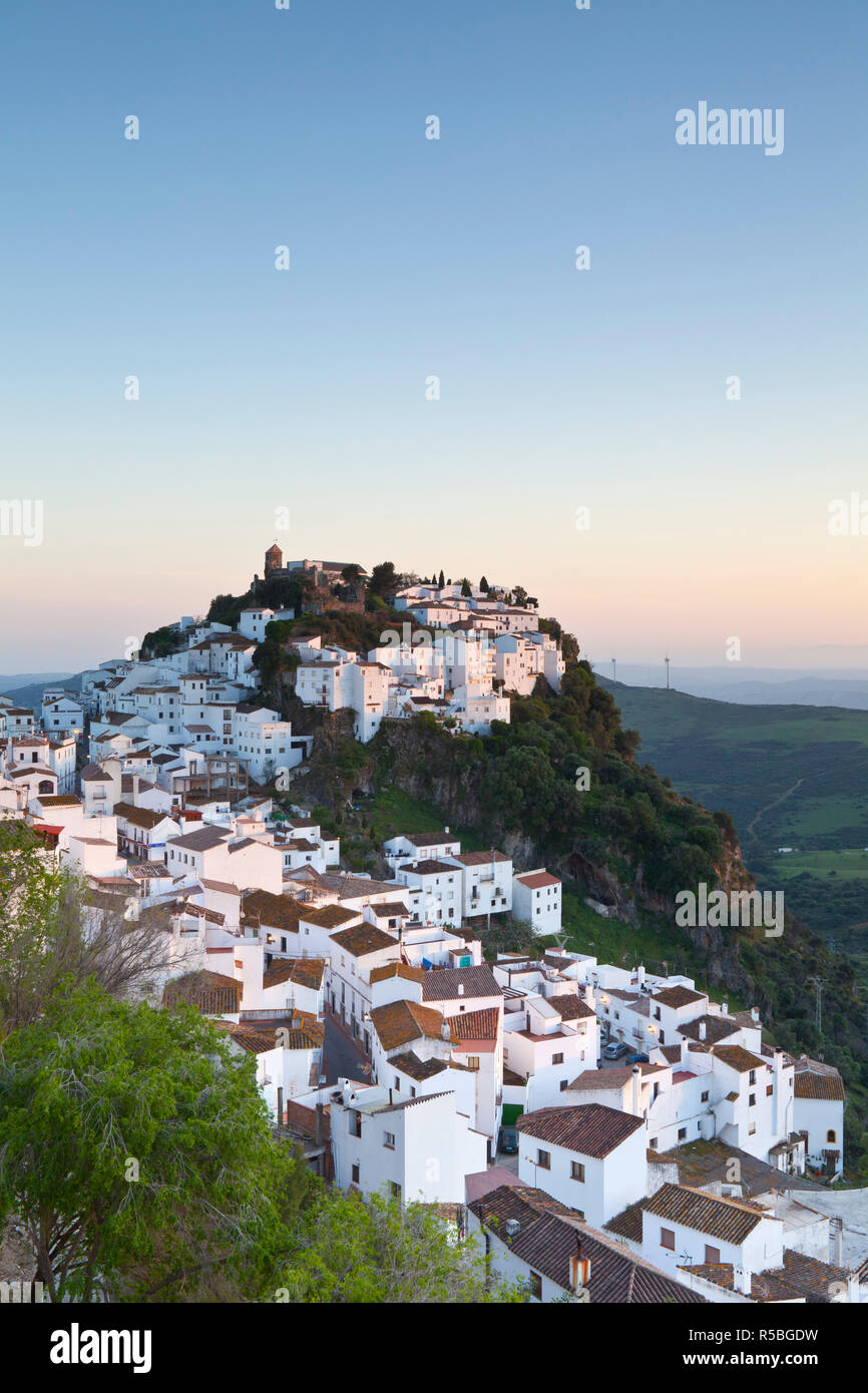 Casares bei Sonnenuntergang, Casares, Provinz Malaga, Andalusien, Spanien Stockfoto