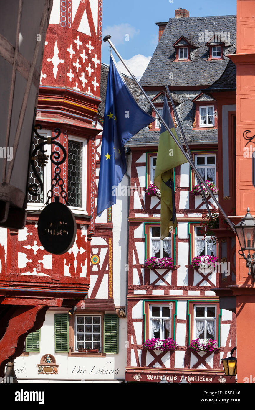 Bernkastel, Deutschland. Ein Fachwerkhaus auf dem Marktplatz. Stockfoto