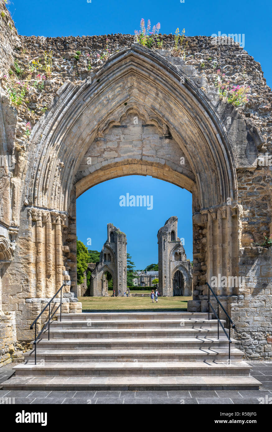 Die antiken Überreste der Marienkapelle in Glastonbury Abbey in Somerset, England. Stockfoto