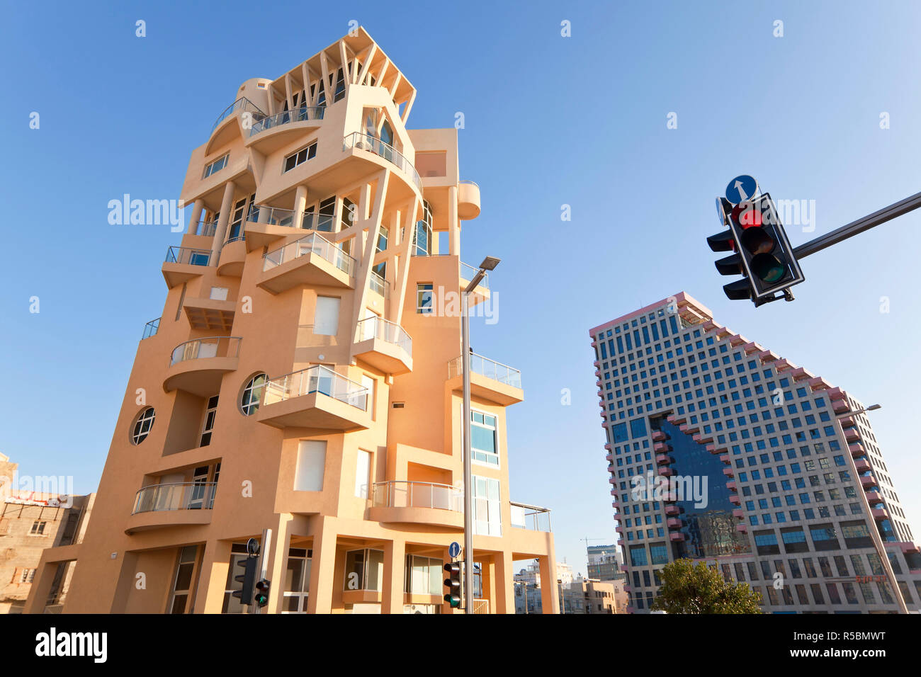 Israel, Tel Aviv, der modernen Architektur entlang der Strandpromenade Stockfoto