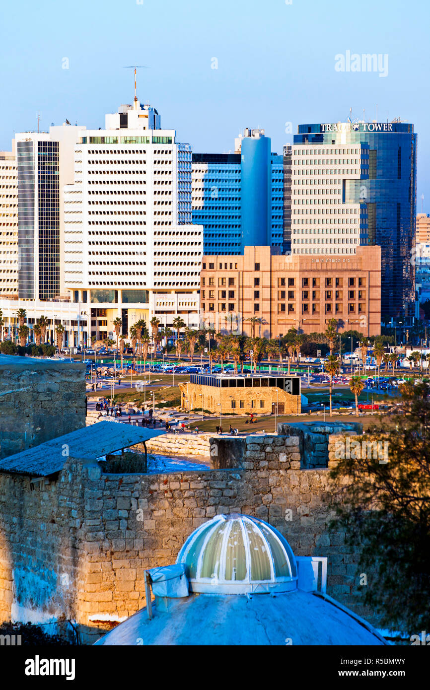 Israel, Tel Aviv, Jaffa, Blick auf Strand und dem Stadtzentrum von Gebäuden Stockfoto