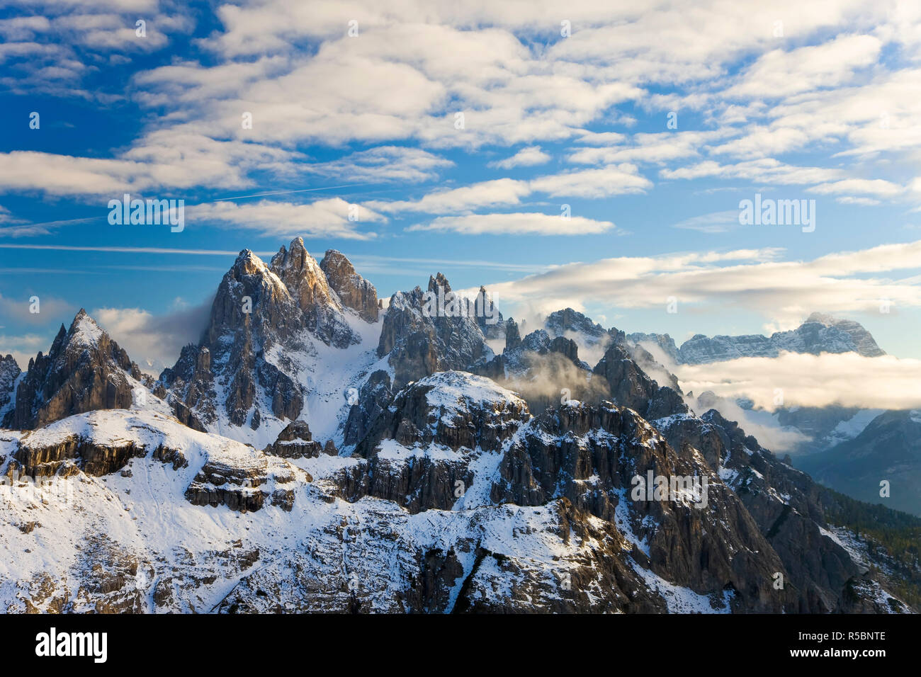 Italien, Südtirol, Südtirol, Bozen, Alta Pusteria, Hochpustertal, Sextner Dolomiten Naturpark, Blick auf die Dolomiten Stockfoto
