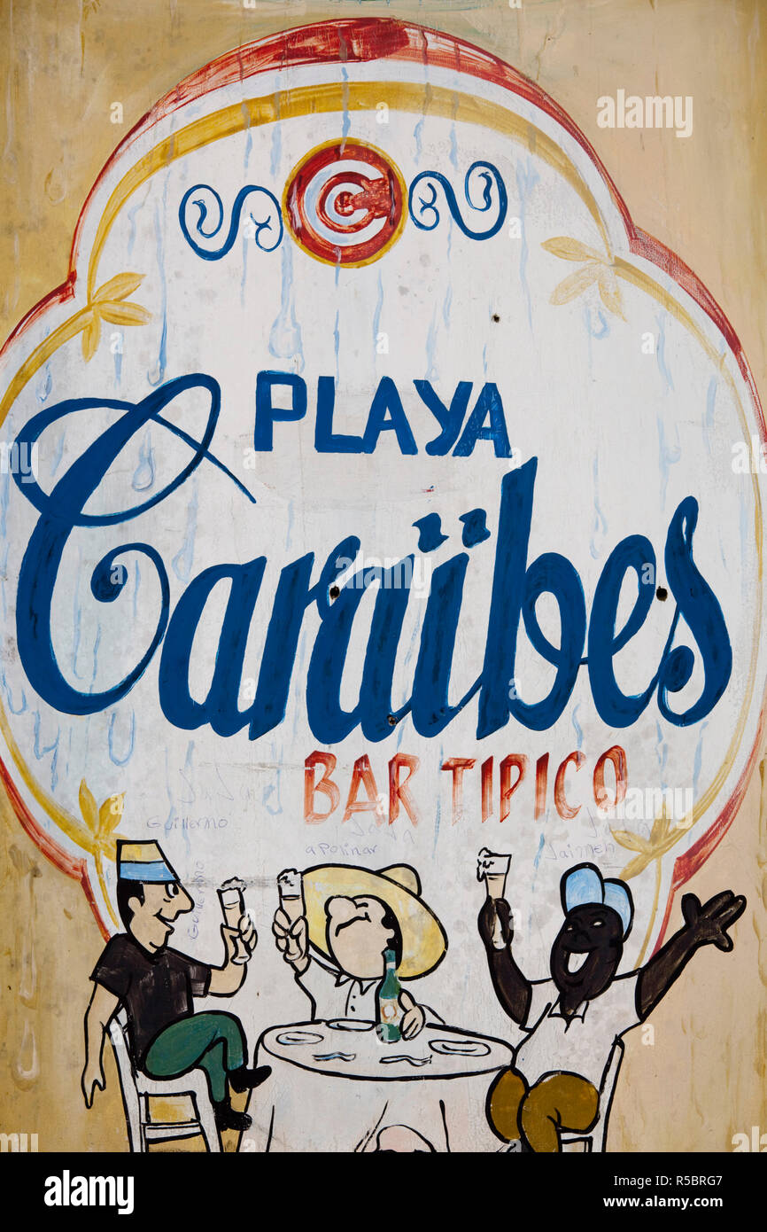 Dominikanische Republik, Halbinsel Samana, Las Terrenas, Playa Las Terrenas Strand, Bar Zeichen Stockfoto