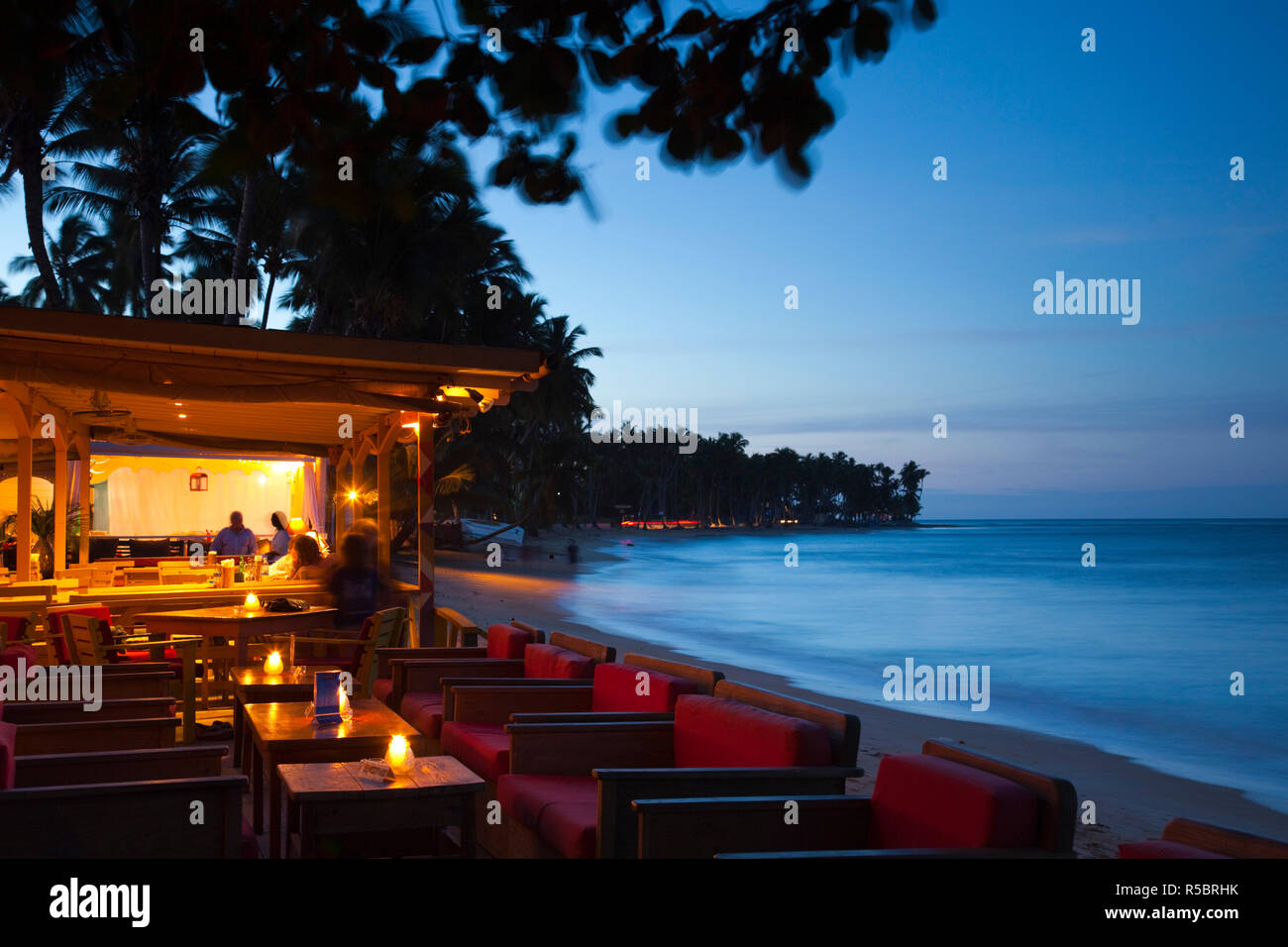 Dominikanische Republik, Halbinsel Samana, Las Terrenas, Playa Las Terrenas Strand, Strand Bar Stockfoto
