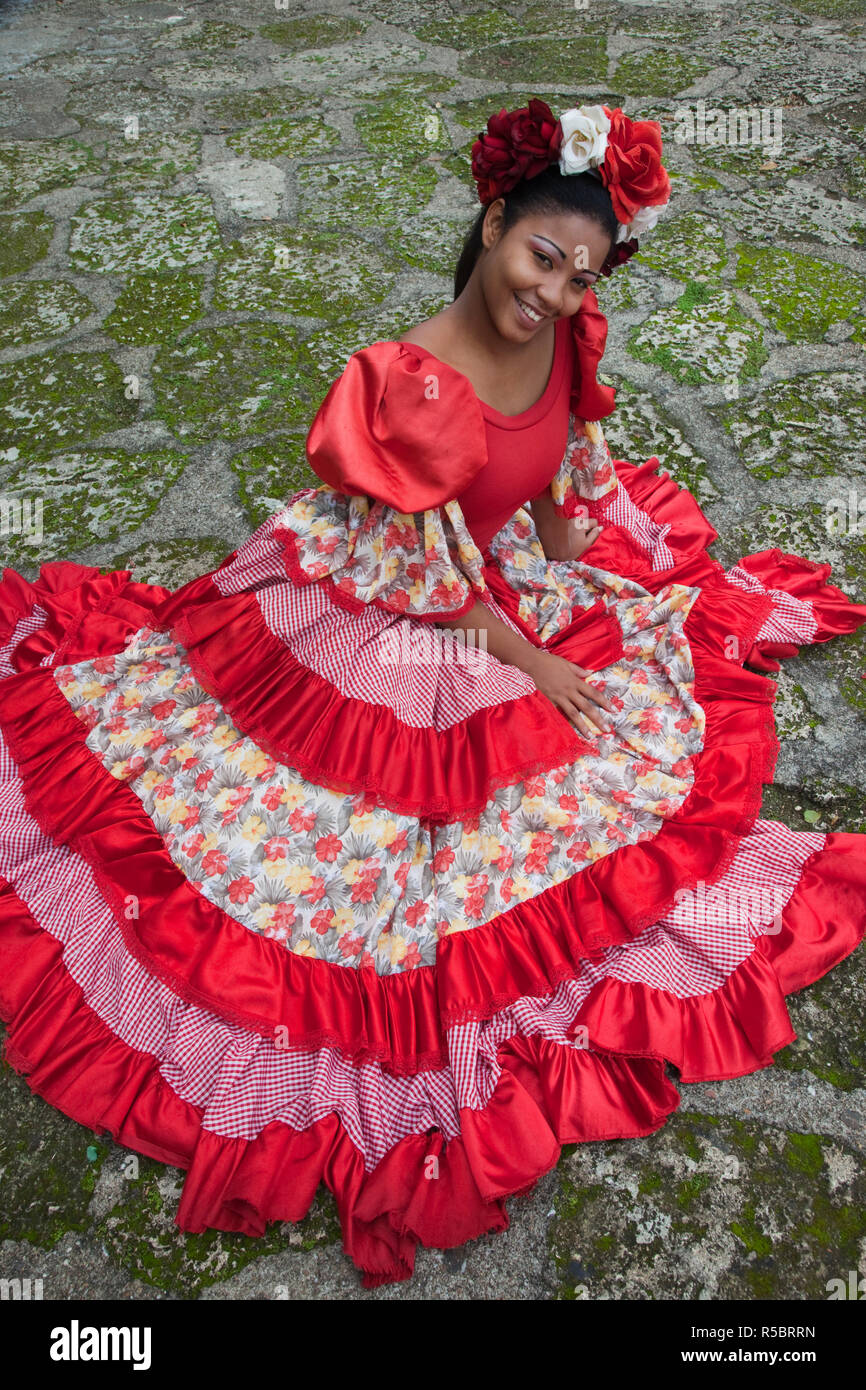 Dominikanische Republik, La Romana, Altos de Chavon, Dominikanische Tänzerin im Kostüm, R, MR DRE 09 08 Stockfoto