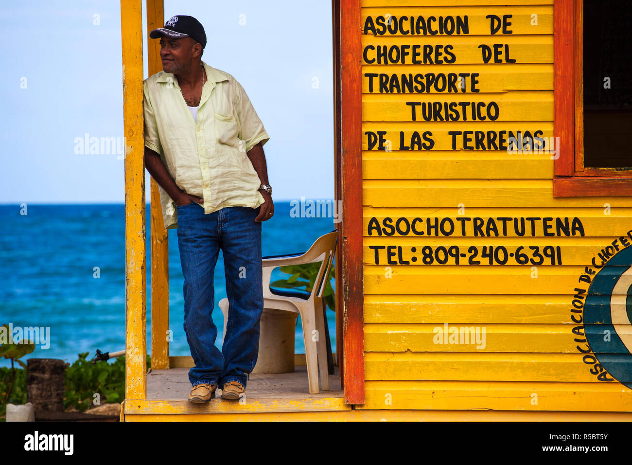 Dominikanische Republik, Halbinsel Samana, Las Terrenas, Taxi Hütte an der Beach Road Stockfoto