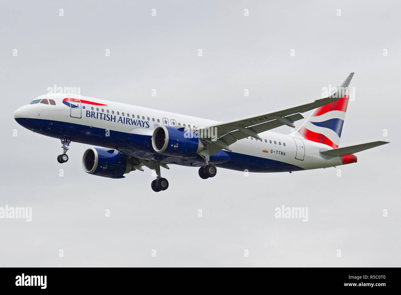 British Airways Airbus A 320-251 N NEO G-TTNA Landung am Flughafen London Heathrow Stockfoto