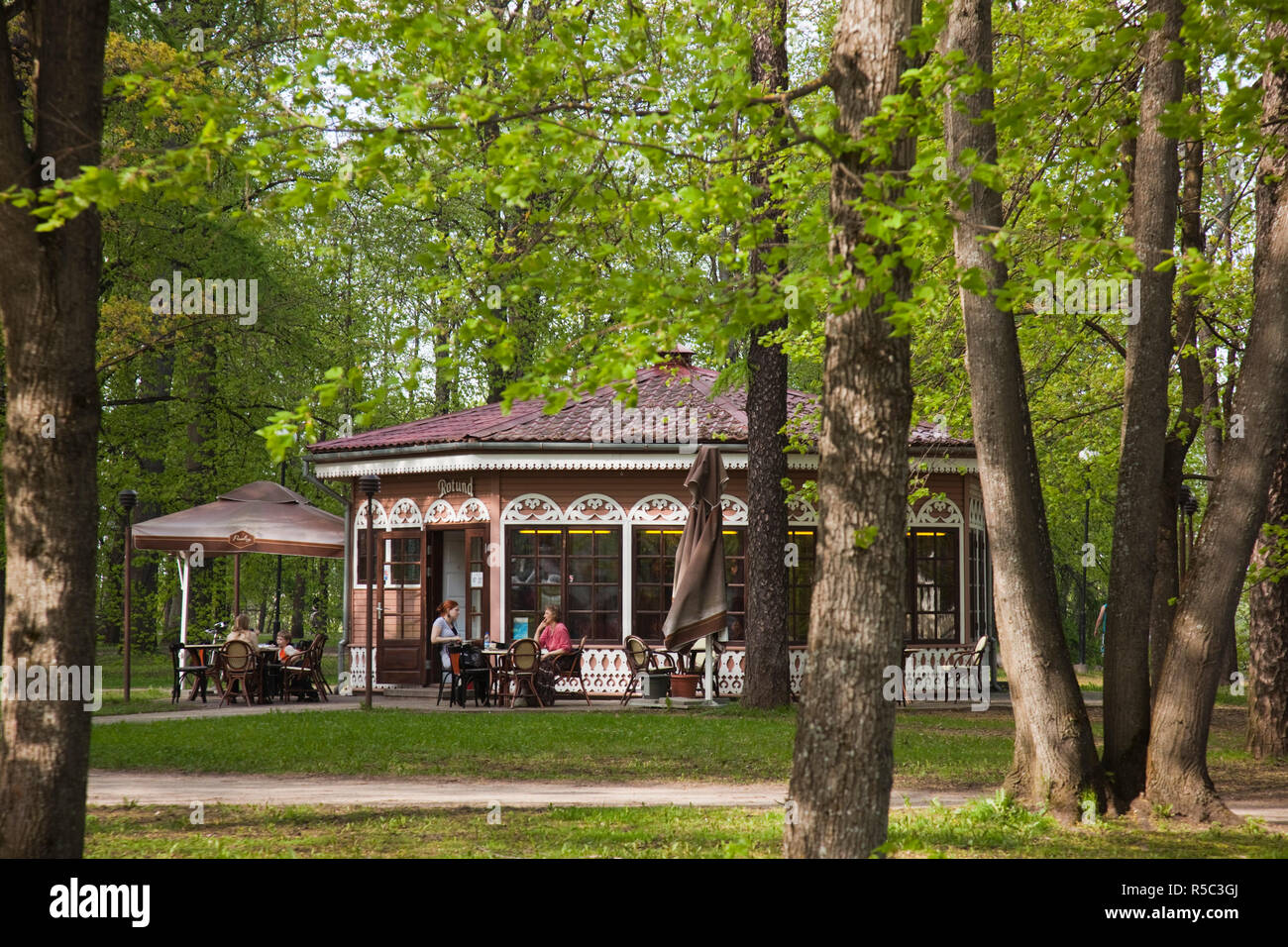 Small park cafe -Fotos und -Bildmaterial in hoher Auflösung – Alamy