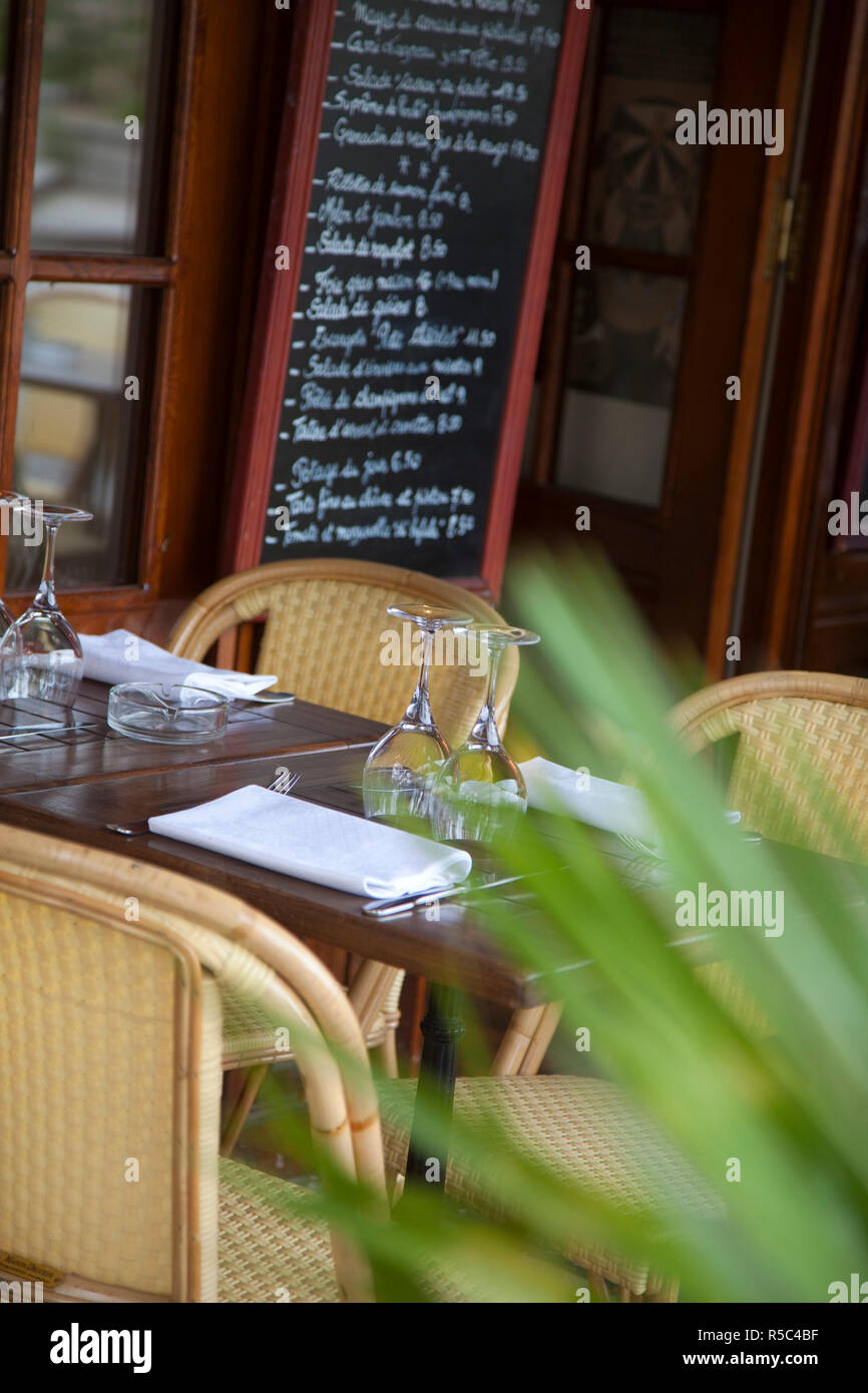 Tabelle outside Cafe/Restaurant, Paris, Frankreich Stockfoto