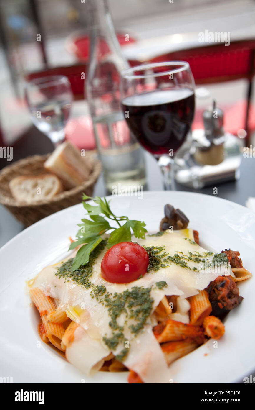 In einer Brasserie/Restaurant, Paris, Frankreich Mittagessen Stockfoto