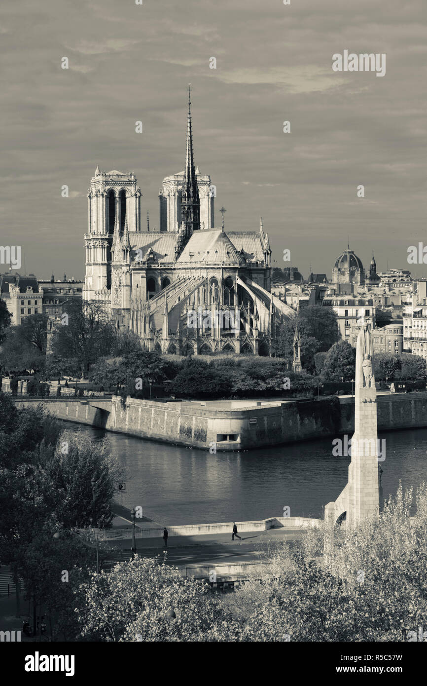 Frankreich, Paris, erhöhten Blick auf die Kathedrale Notre Dame und der Brücke Pont De La Tournelle Stockfoto