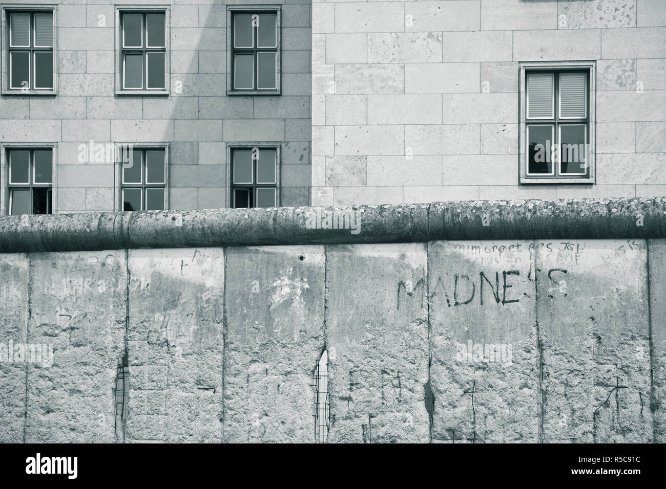 Berliner Mauer an der Grabdenkmäler Schrecken (Standort der ehemaligen Gestapo, SS und 3. Reich security services), Berlin, Deutschland Stockfoto