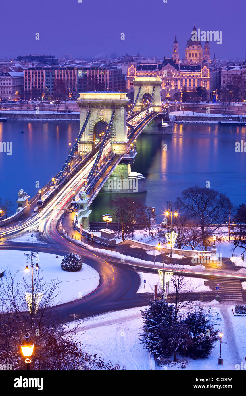 Die Kettenbrücke, die St.-Stephans-Basilika und Donau, Budapest, Ungarn Stockfoto