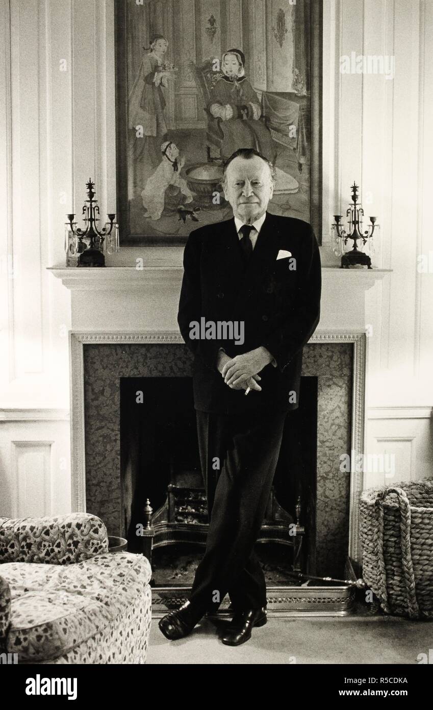 Peter Quennell 1977. Monochrome portrait. Sir Peter Courtney Quennell (1905 - 1993). Englisch Englisch Biograph, Literaturhistoriker, Herausgeber, Essayist, Dichter und Kritiker. Quelle: FG 2749-4-4. Stockfoto