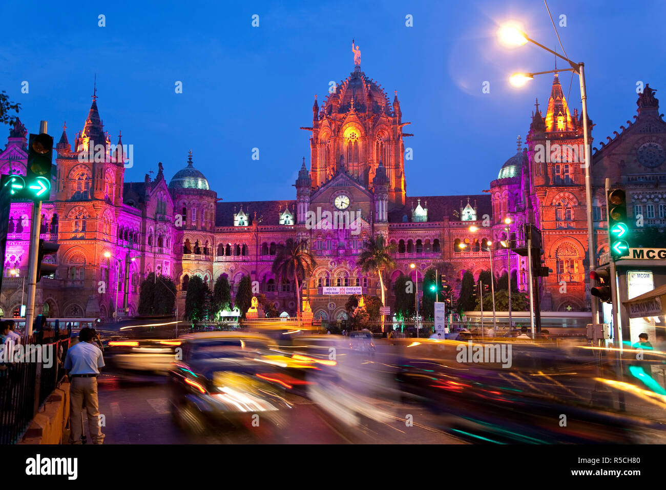 Victoria Terminus oder Chhatrapati Shivaji Terminus (CST), Mumbai (Bombay), Indien Stockfoto