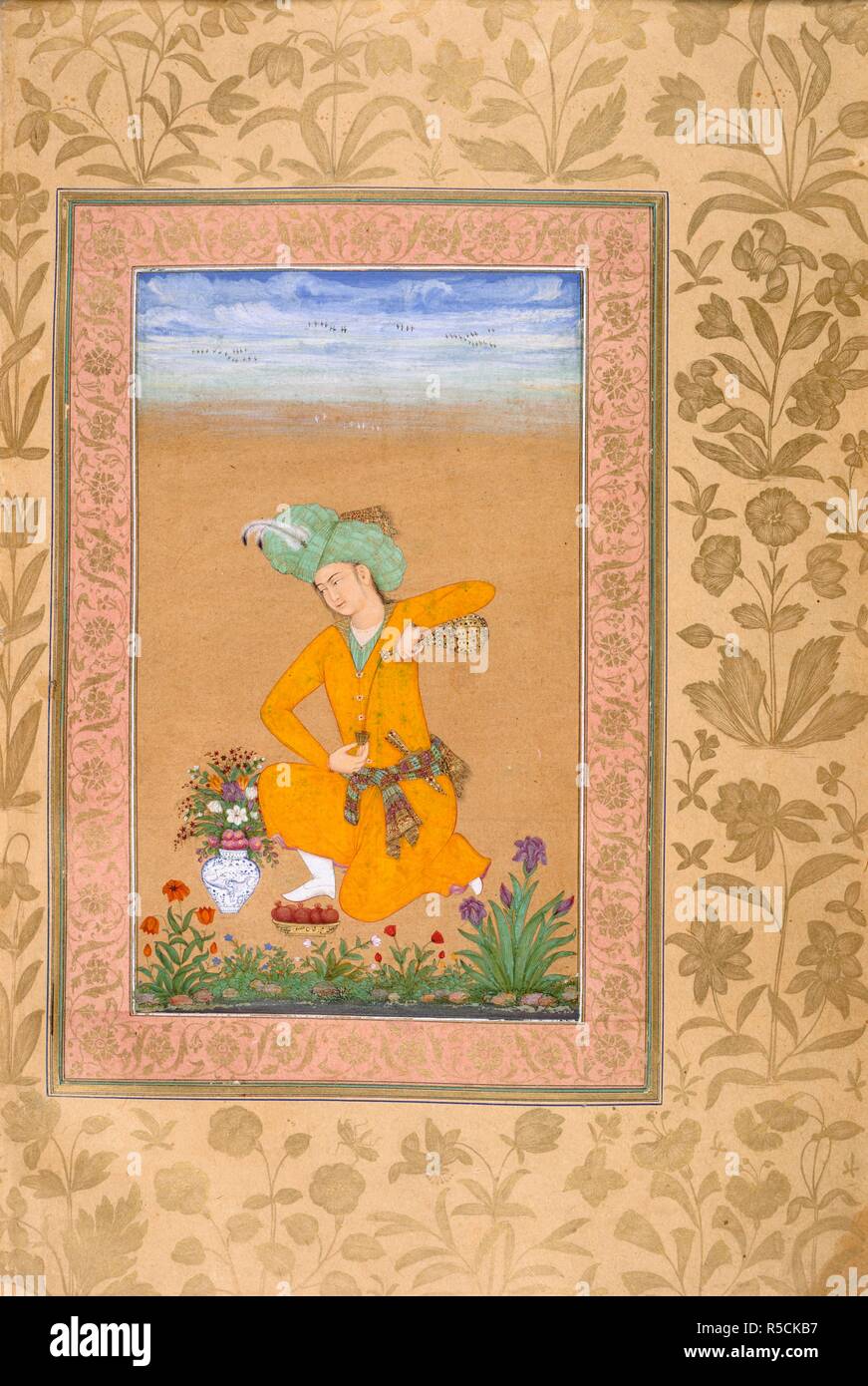 Ein Prinz im persischen Stil gekleidet, Kostüm, gießen Wein aus einer jewelled Flasche in eine Tasse. Eine goldene Schüssel, Granatäpfel und eine blau-weiße Vase mit Blumen sind auf seiner Seite. Dara Shikoh. 1630-1640. Gouache mit Gold. Quelle: Hinzufügen. Oder. 3129, f, 21 v. Thema: Khan, Muhammad. Stockfoto