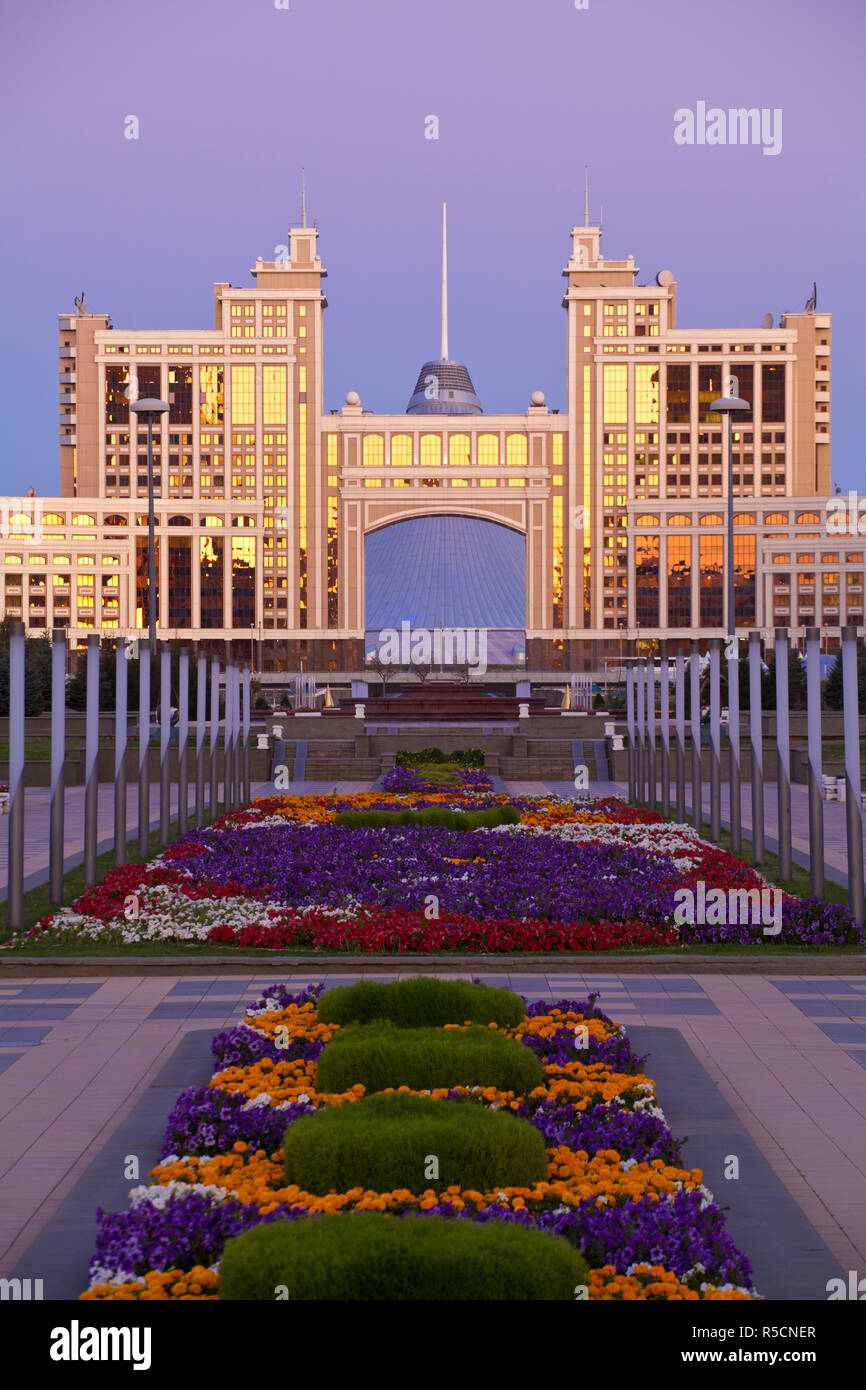 Kasachstan, Astana, Nurzhol Bulvar - KazMunaiGas Gebäude der Öl und Gas Ministerium Stockfoto
