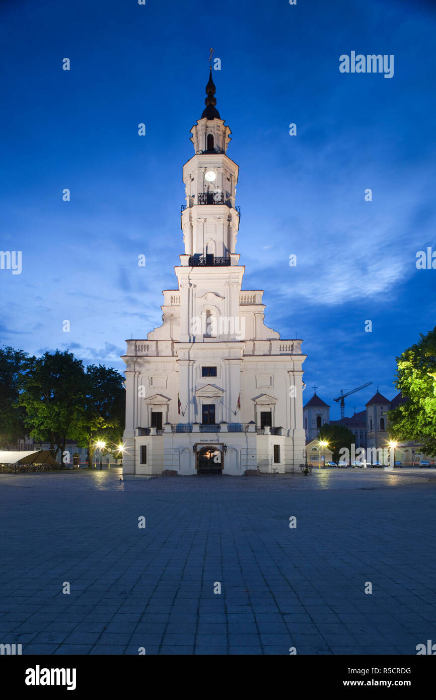 Litauen, Mittellitauen, Kaunas, Town Hall Square, Palast von Hochzeiten, Abend Stockfoto