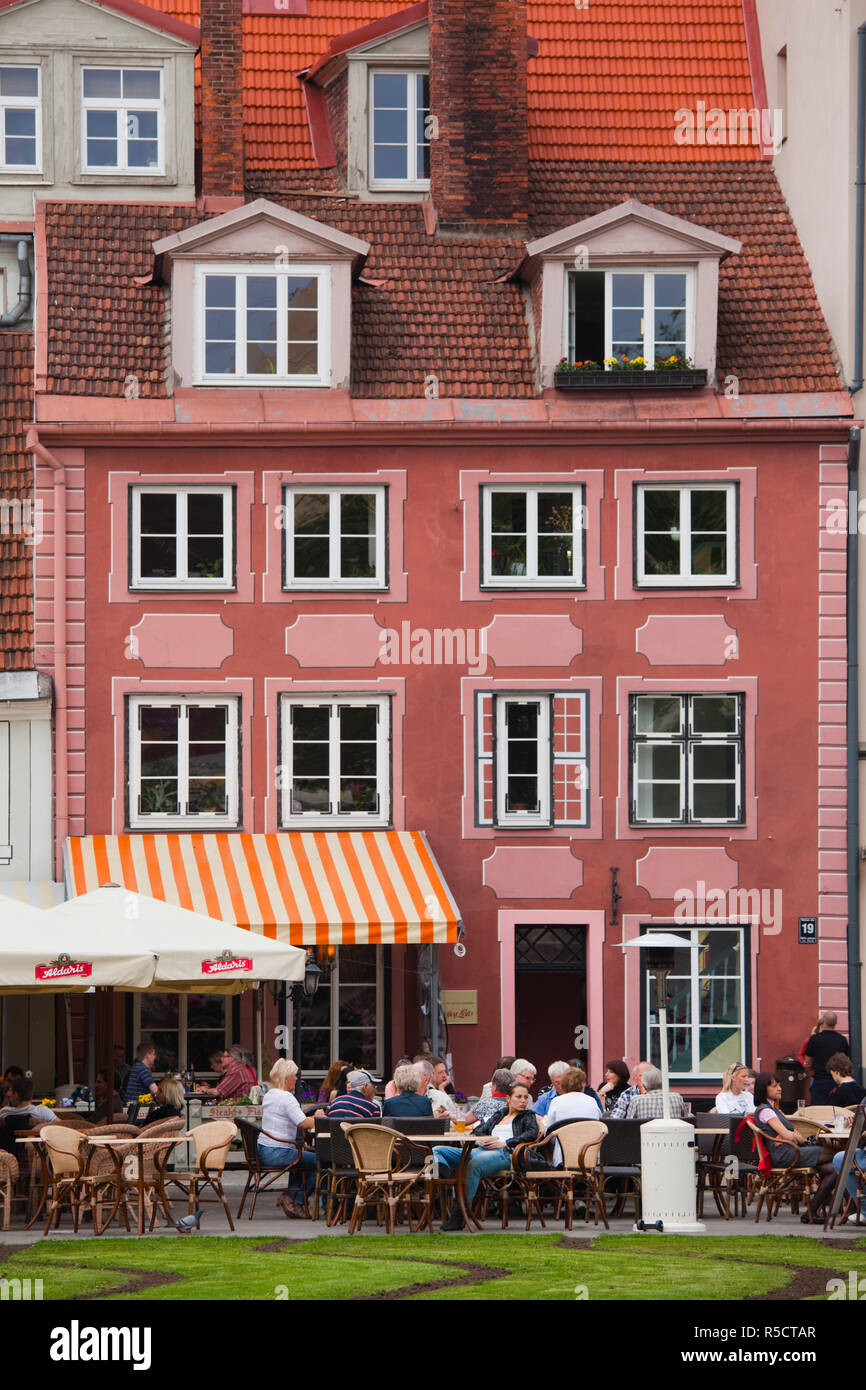 Lettland, Riga, Riga, Cafés auf livu Lukums Square Stockfoto