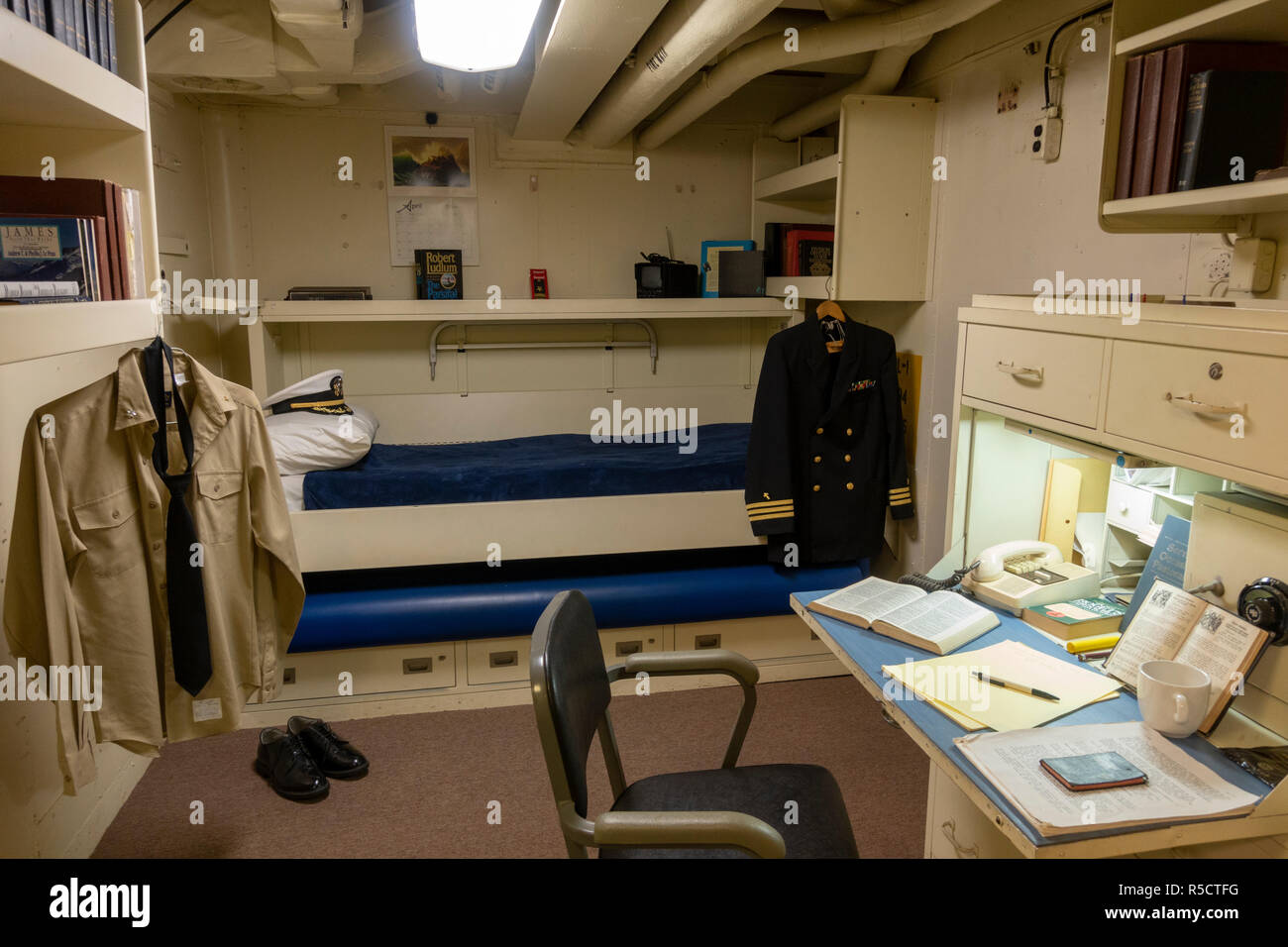 Kaplan's Büro und Schlafzimmer, USS Midway Museum, San Diego, California, United States. Stockfoto