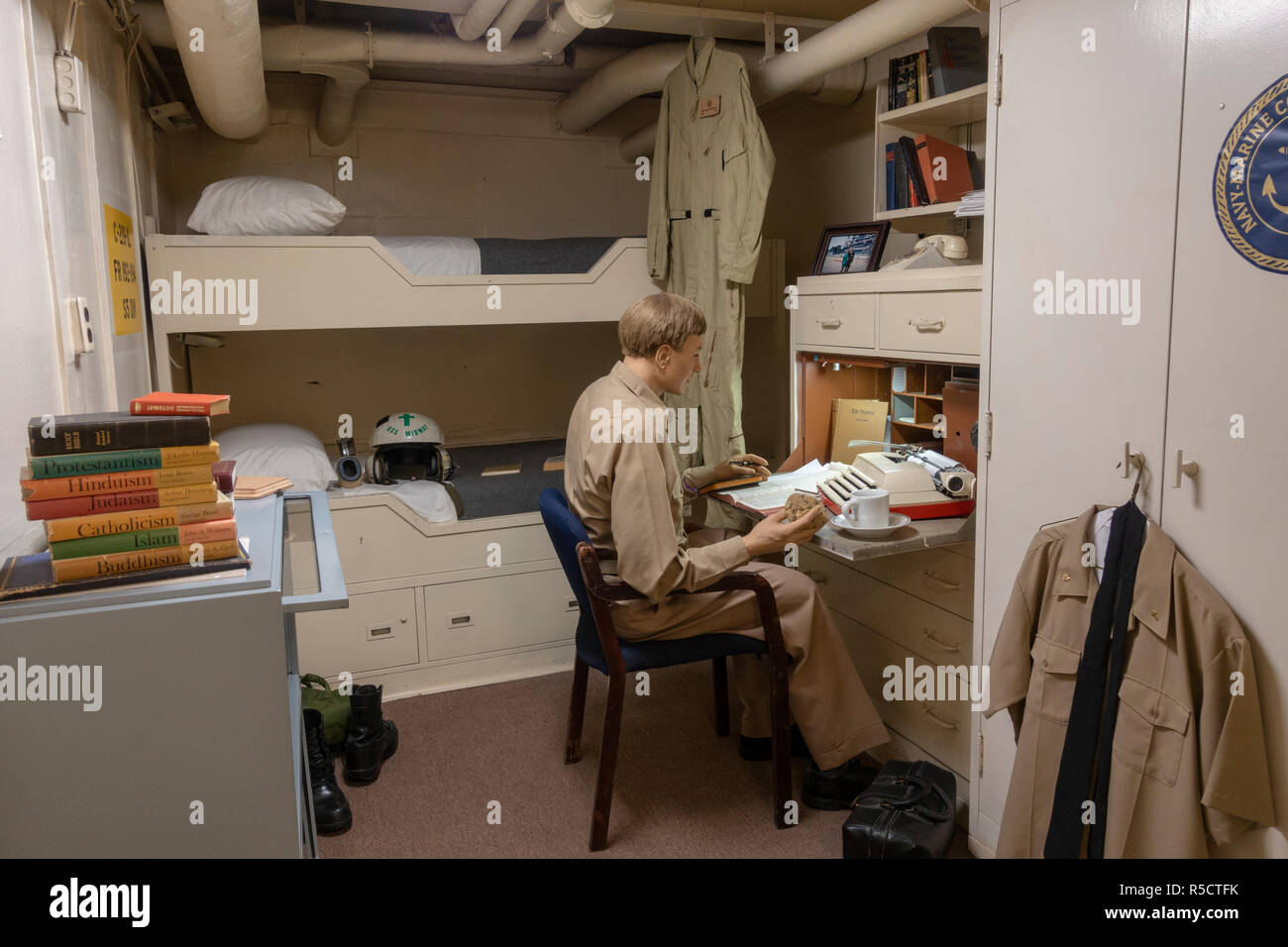 Kaplan's Büro und Schlafzimmer, USS Midway Museum, San Diego, California, United States. Stockfoto