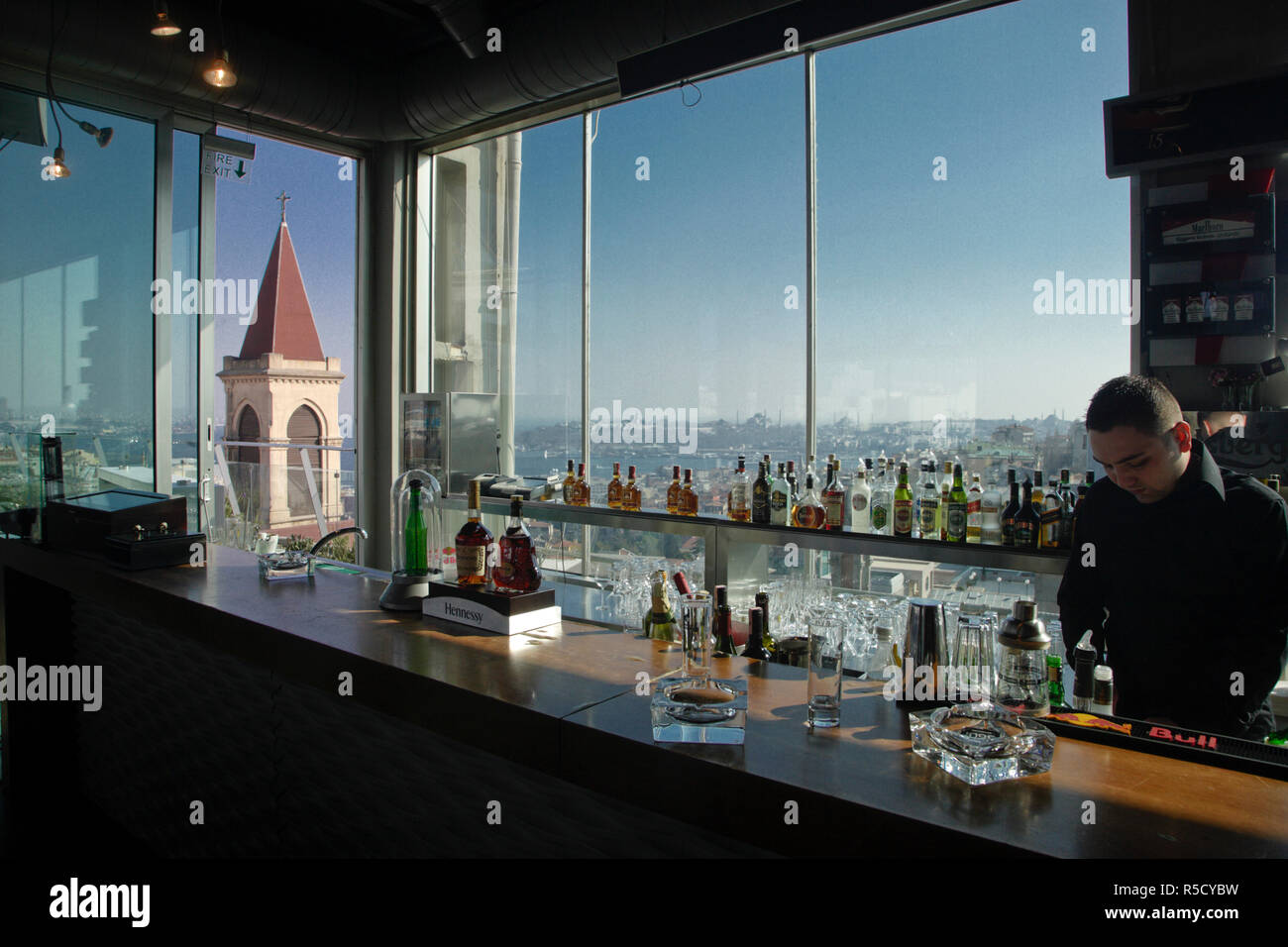 Die Bar auf der Dachterrasse, 360 Istanbul Restaurant, disatrict Beyoglu, Istanbul, Türkei Stockfoto