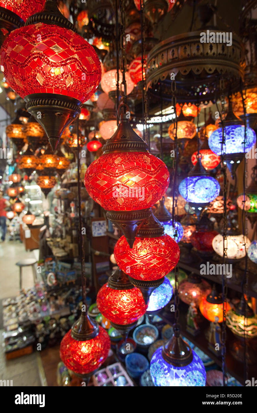 Türkei, Istanbul, Sultanahmet, Basar, Schaufenster Glas Lampe Stockfoto