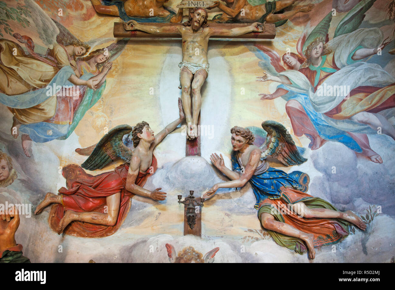 Italien, Piemont, Lago d'Orta, Ortasee, Sacri Monte di San Francesco, Kapelle II, Statuen Jesus spricht zu Heiligen Franziskus vom Kreuz. Stockfoto