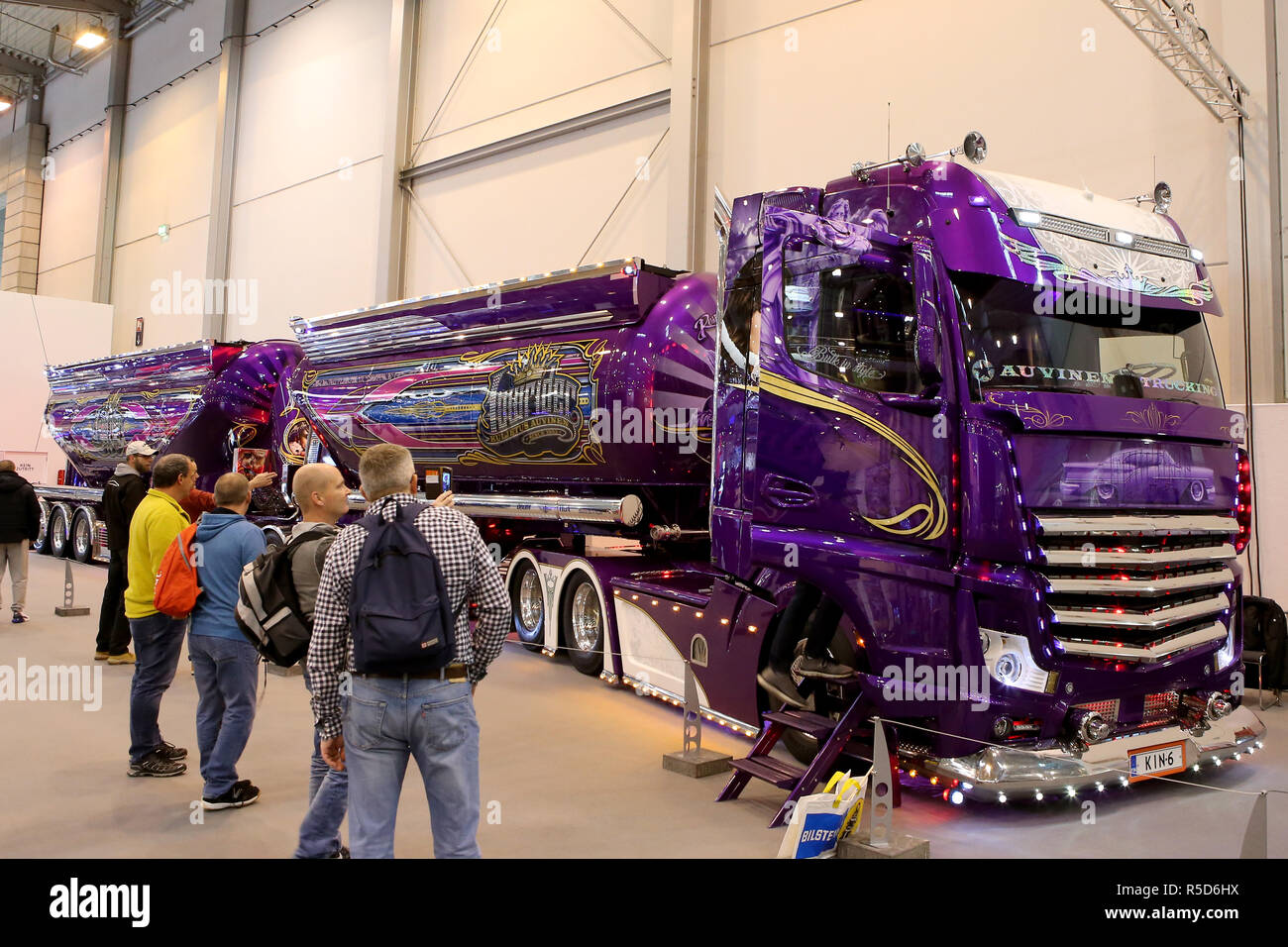 Mercedes Benz Actros Stockfotos Und Bilder Kaufen Seite 2 Alamy