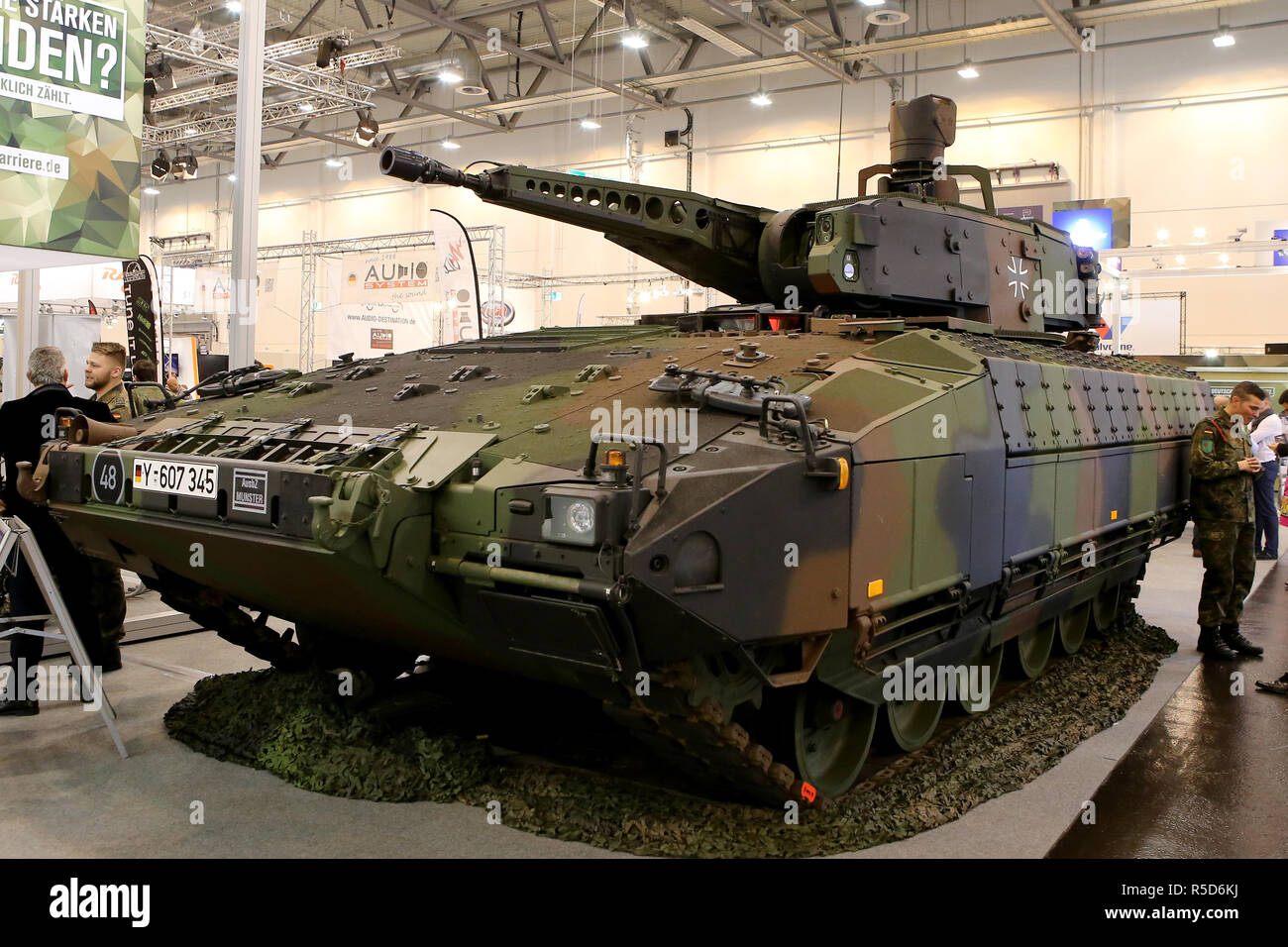 essen-deutschland-30-nov-2018-deutsche-armee-puma-auf-der-essen-motor-show-preview-day-am-30-november-2018-auf-dem-messegelande-in-essen-deutschland-der-motor-show-prasentiert-der-motorrader-autos-und-tuning-teile-von-uber-500-ausstellenden-unternehmen-aus-verschiedenen-landern-essen-motor-show-findet-von-01-dezember-bis-9-dezember-2018-credit-maik-boenischzuma-drahtalamy-leben-nachrichten-r5d6kj.jpg