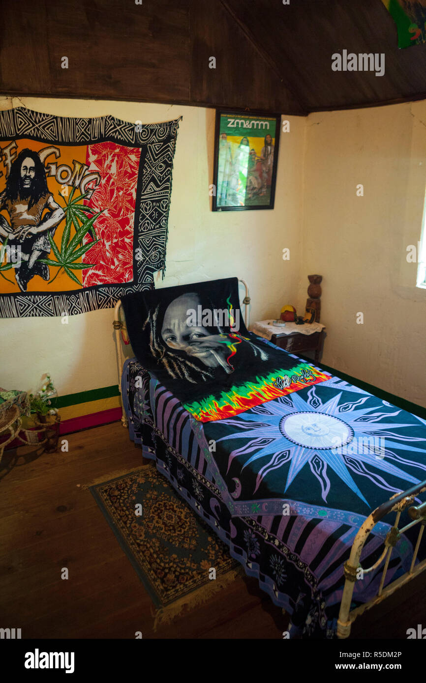 Interieur von Bob Marley's Schlafzimmer, den Berg Zion, Bob Marley Mausoleum, 9 Mile, Saint Ann Parish, Jamaika, Karibik Stockfoto