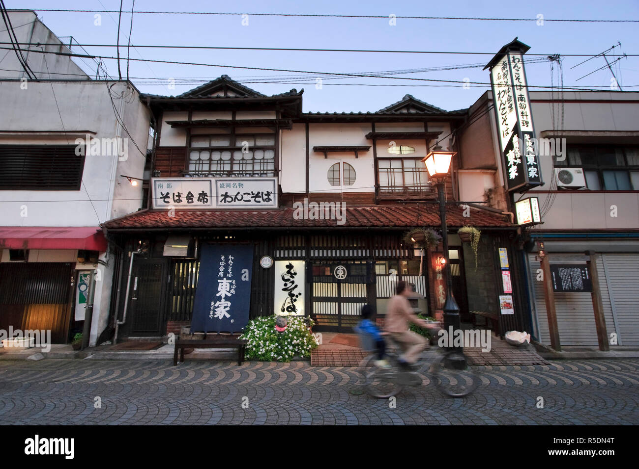 Japan, Insel Honshu, Morioka, Straße in der Altstadt Stockfoto