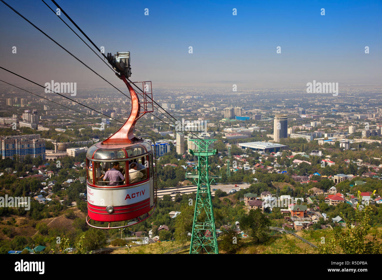 Kasachstan, Almaty, Kok-Tobe Seilbahn oben Almay Stadt Stockfoto