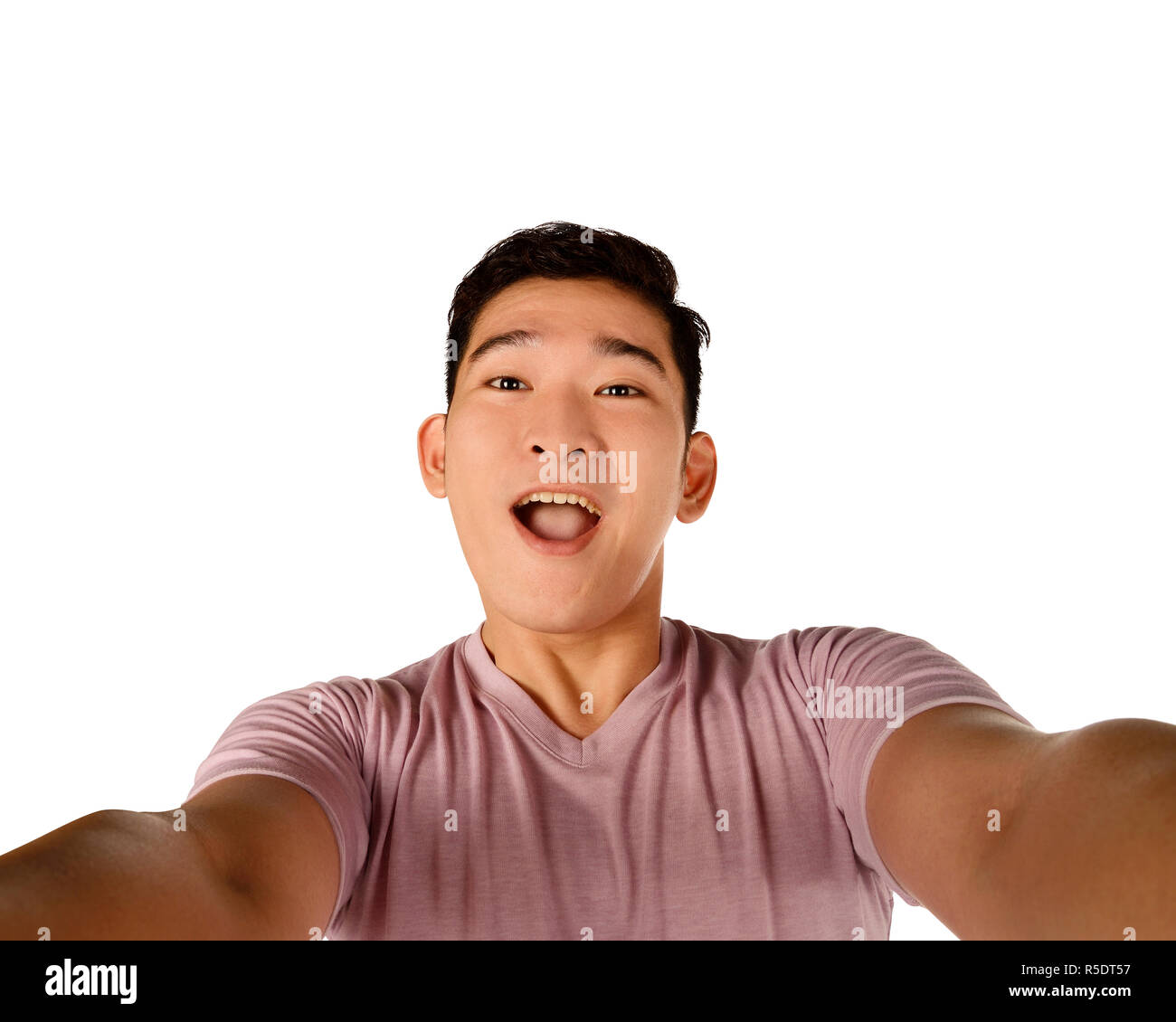 Hübscher junger Mann mit Kamera und Aufnahme selfie Stockfoto