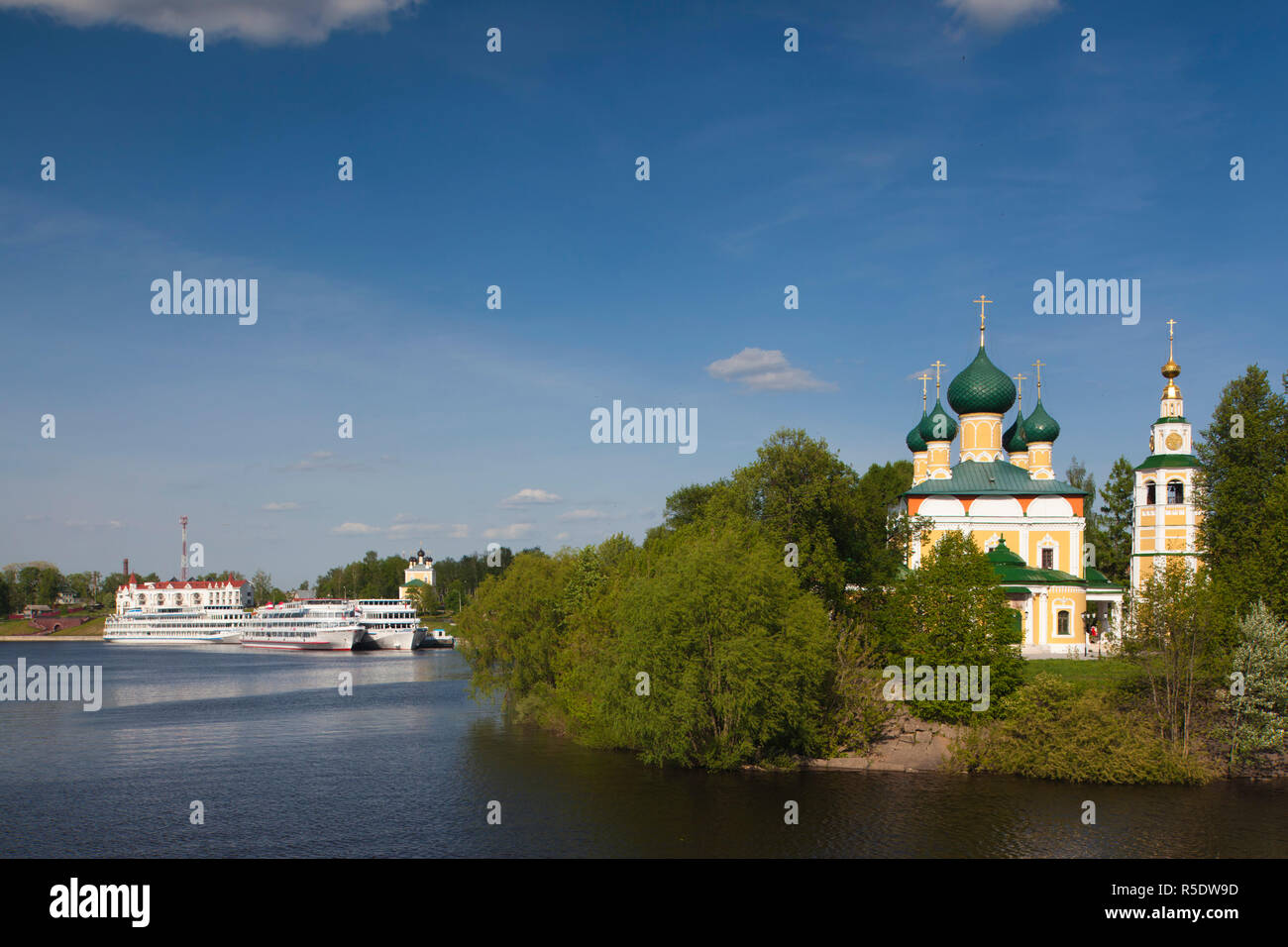 Russland, Yaroslavl Oblast, Goldener Ring, Uglitsch, Wolga und Verklärungskirche Stockfoto