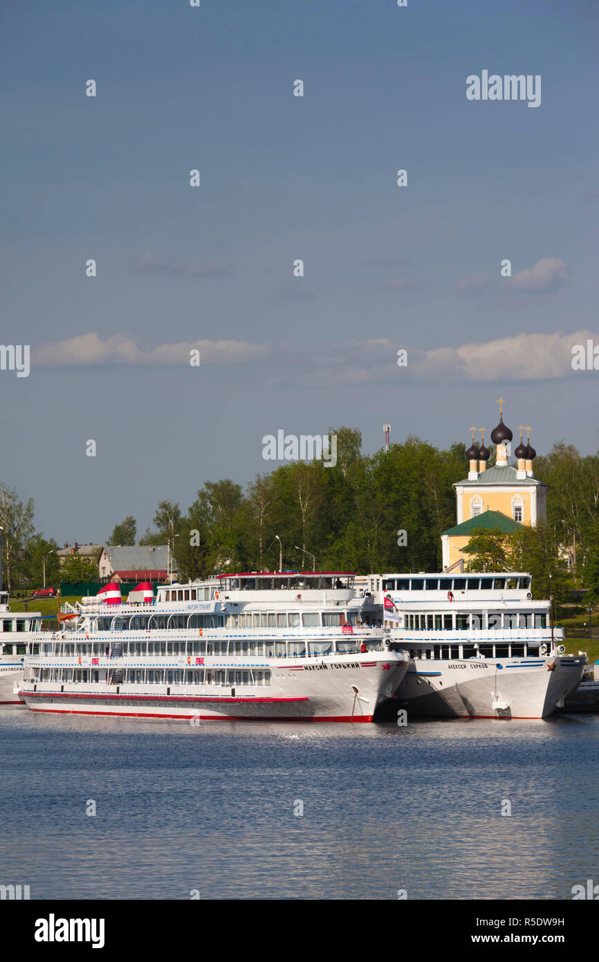 Russland, Oblast Jaroslawl, Goldener Ring, Uglitsch, Wolga, cruiseboats Stockfoto