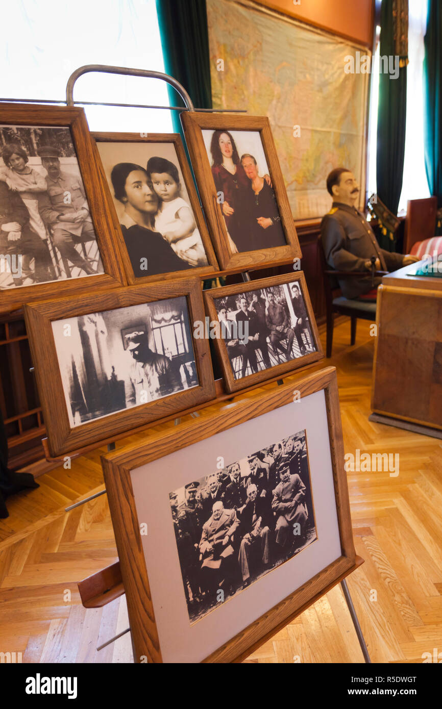 Russland, Schwarzmeerküste, Sotschi, Stalins Datscha Sommerhaus des sowjetischen Diktators Josef Stalin auf den Anlagen des Zelenaya Roscha Sanitorium, Familie Fotos Stockfoto