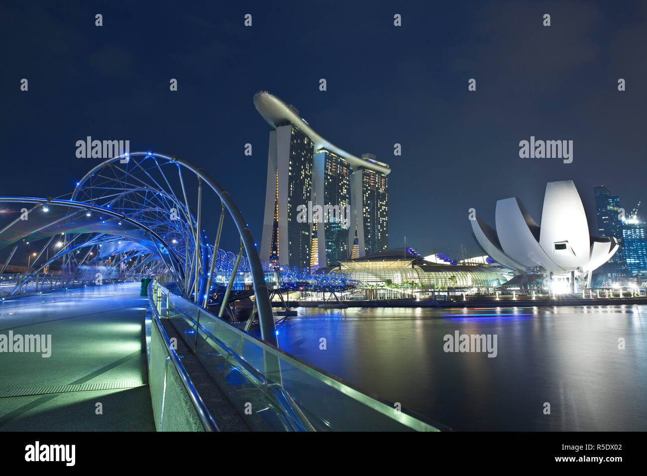 Marina Bay Sands Hotel und Helix Bridge, Singapur Stockfoto